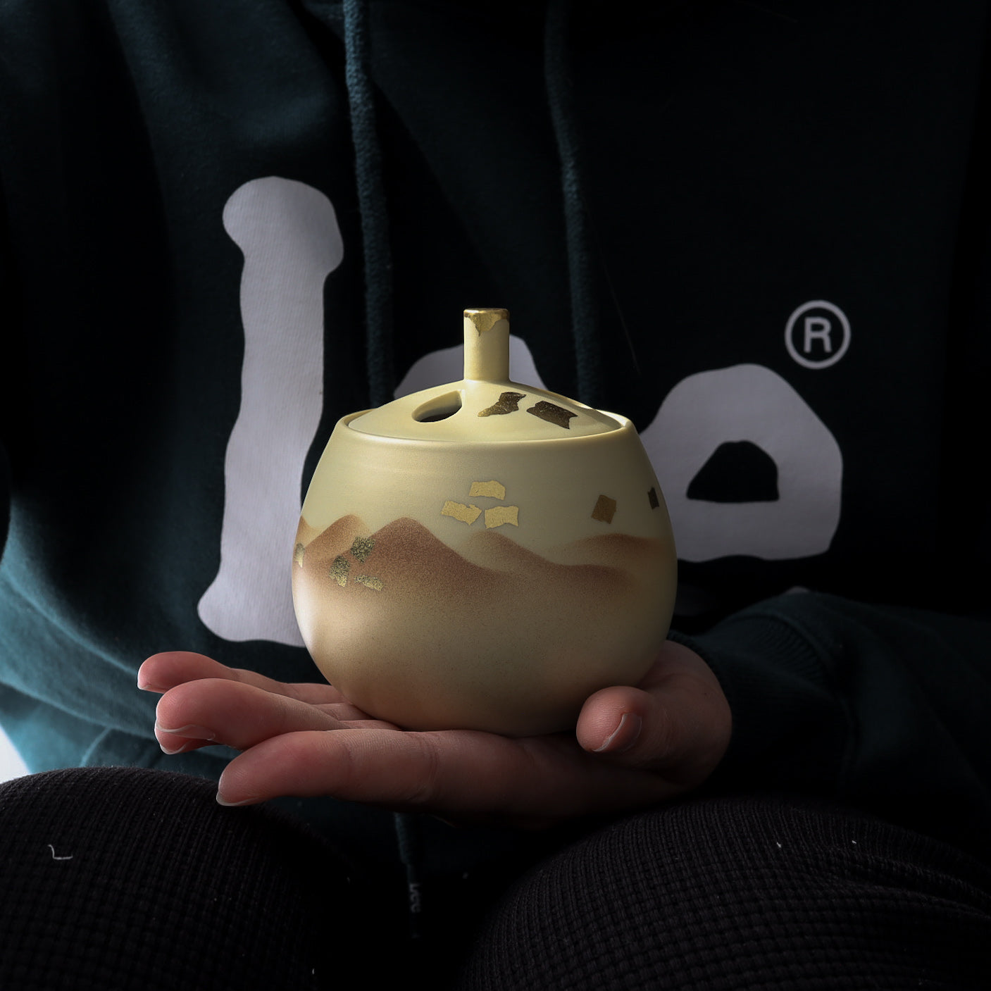 Kutani Ware Incense Burner - Kinsai Mountain