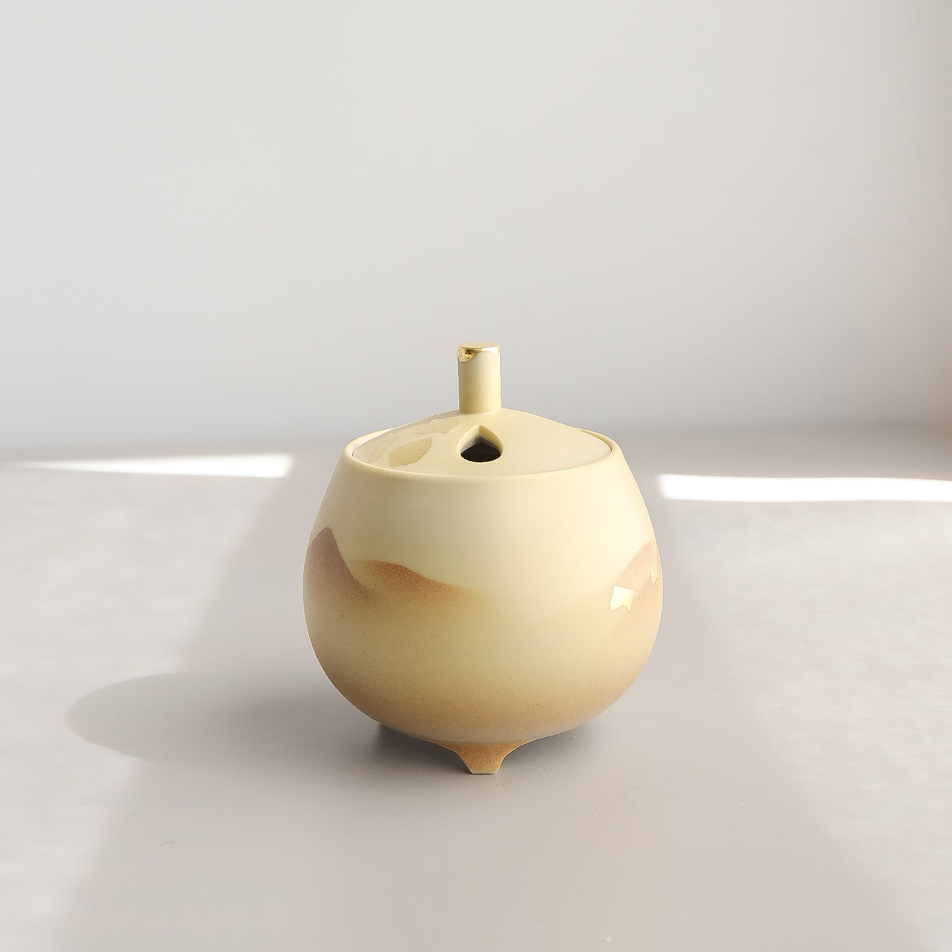 Kutani Ware Incense Burner - Kinsai Mountain