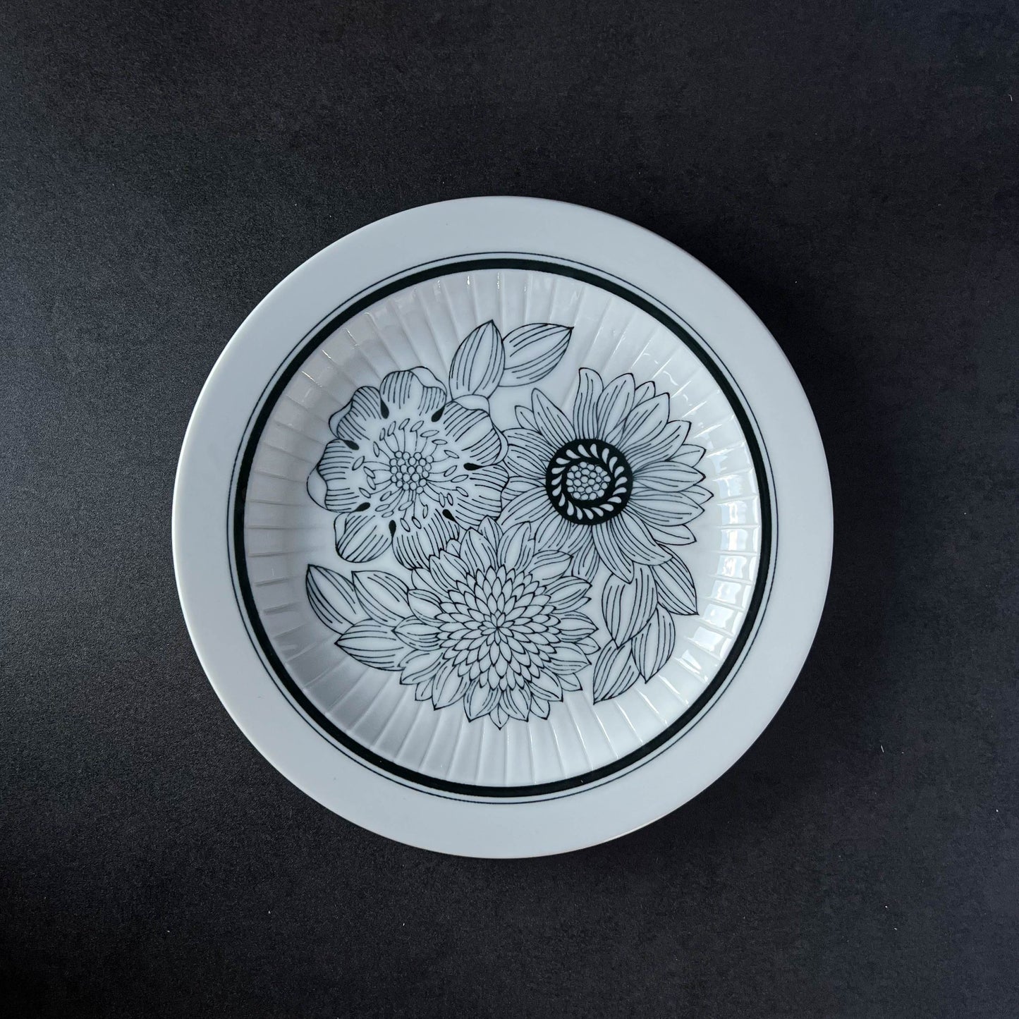 Anticoflower Dinner Plate 24cm - Daisy / Blossom / Bouquet