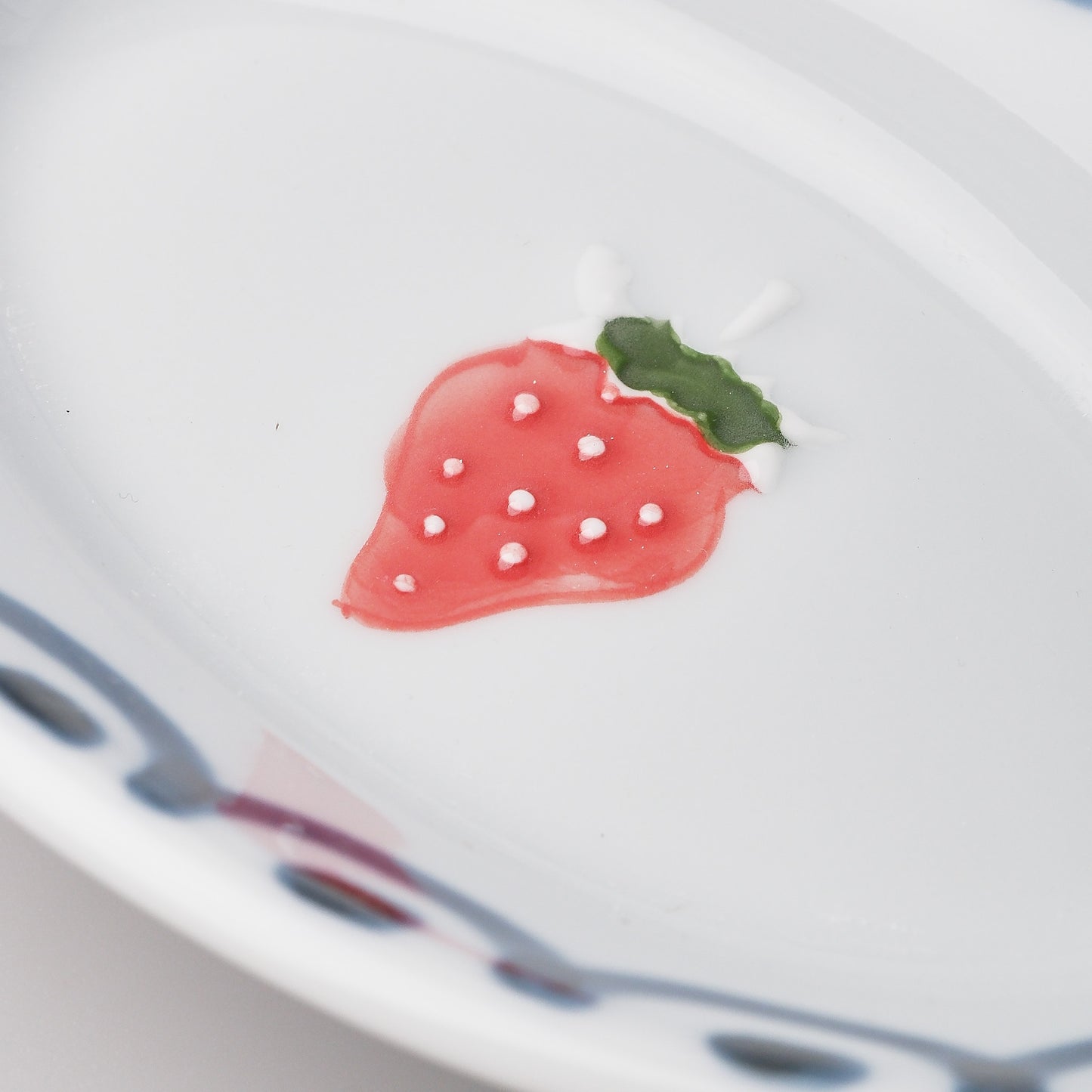Arita Ware Oval Side Dish Plate 12.5cm - Strawberry