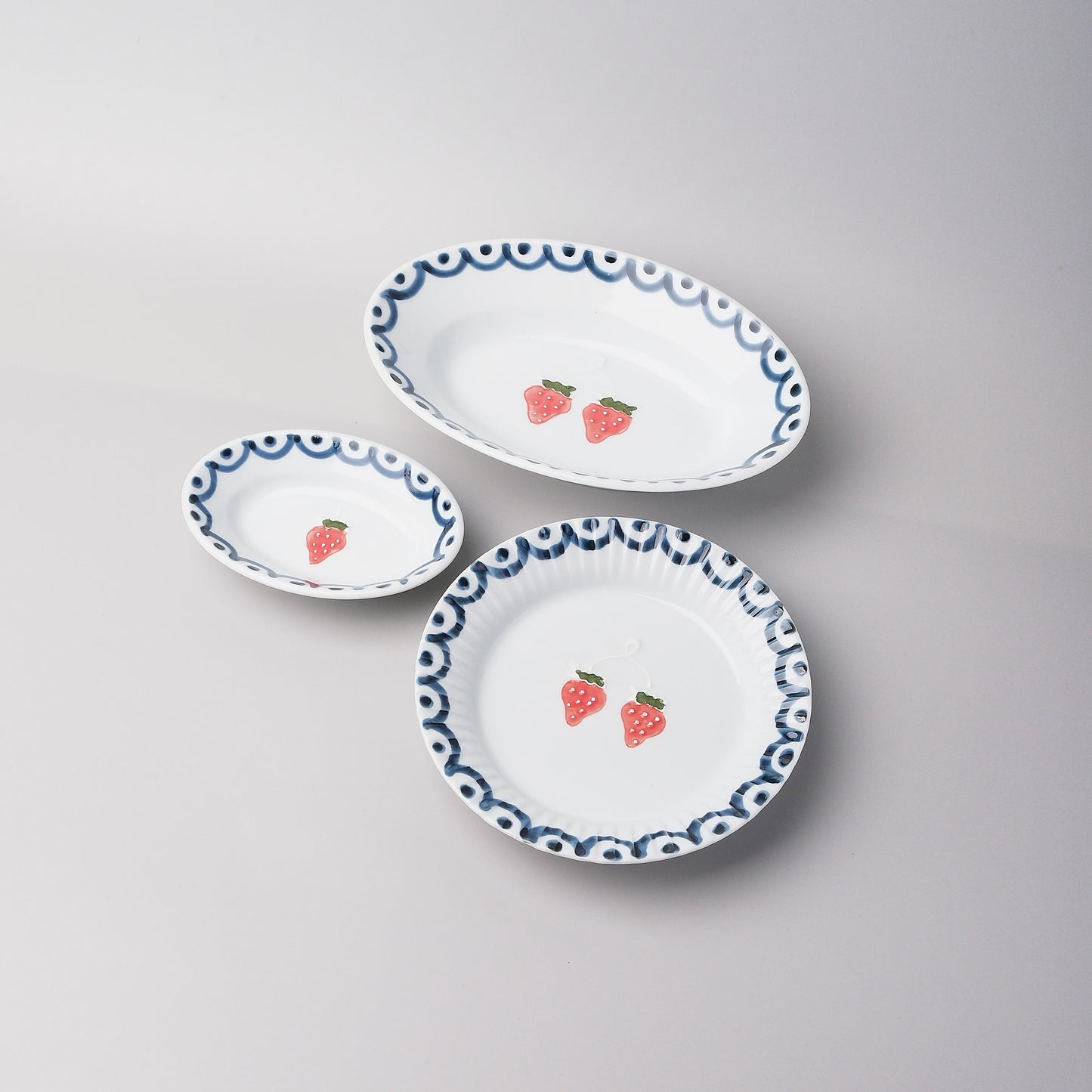 Arita Ware Round Plate 15.5cm - Strawberry