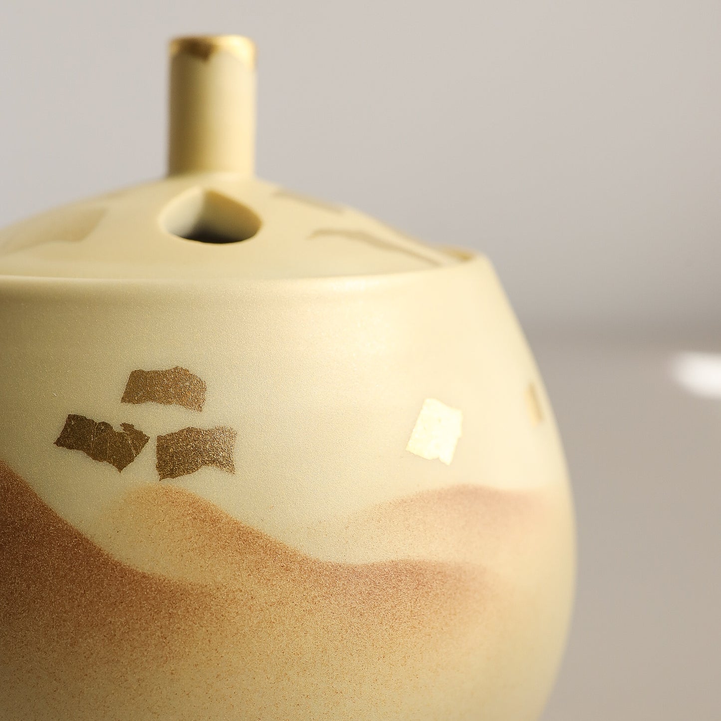 Kutani Ware Incense Burner - Kinsai Mountain