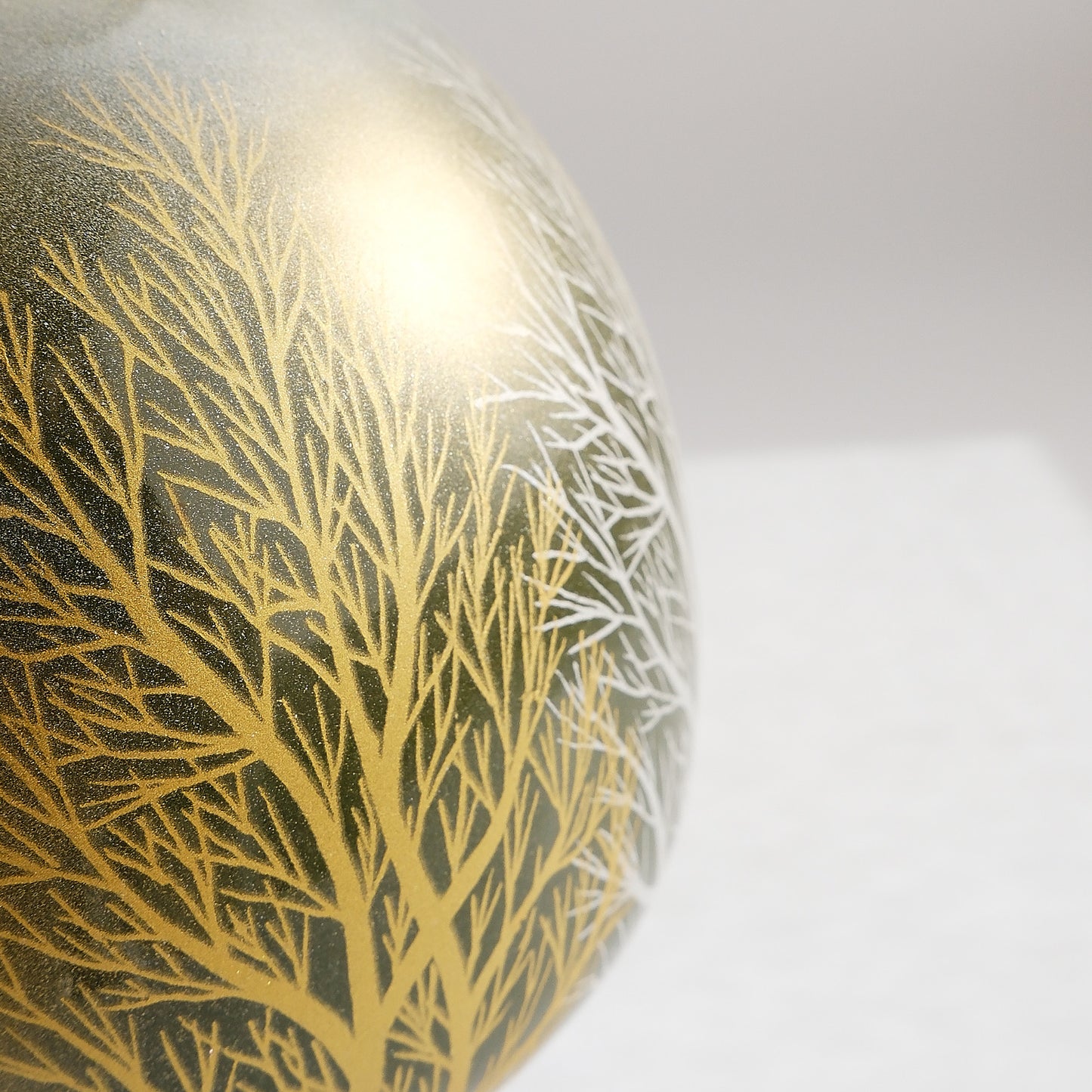Kutani ware Round Vase - Golden Tree Grove and Cloud