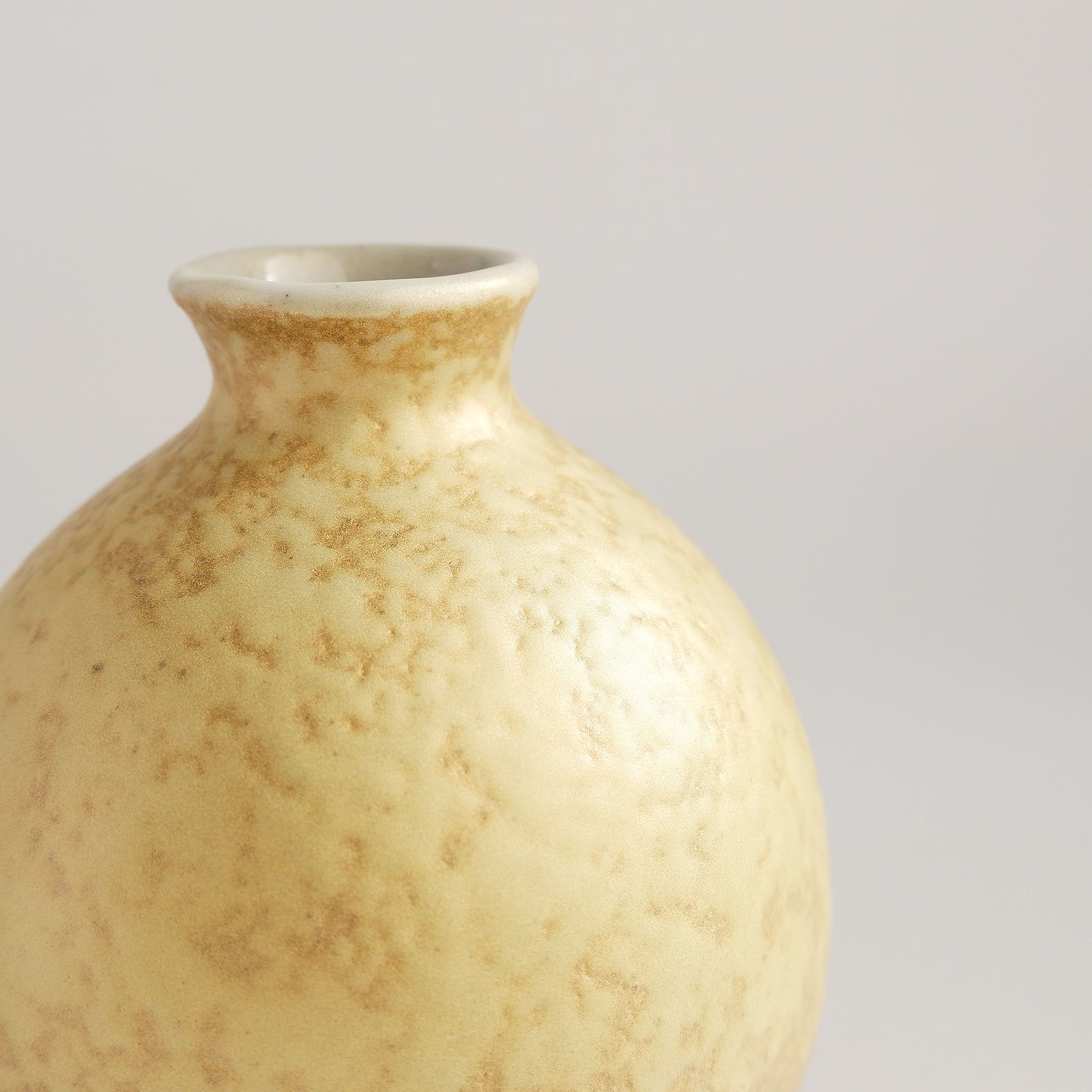 Kutani Ware Japanese Sake Set - Gold Leaf