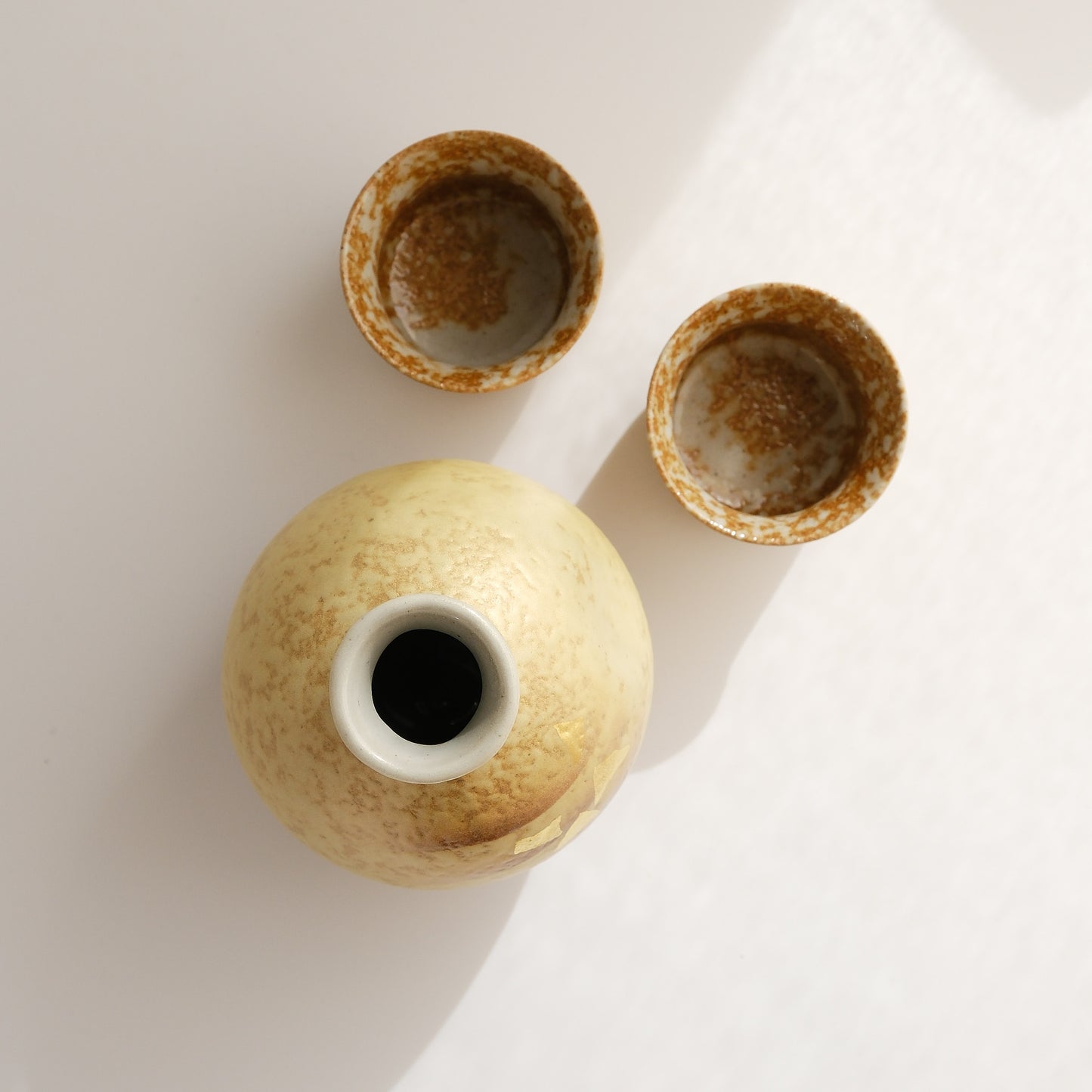 Kutani Ware Japanese Sake Set - Gold Leaf
