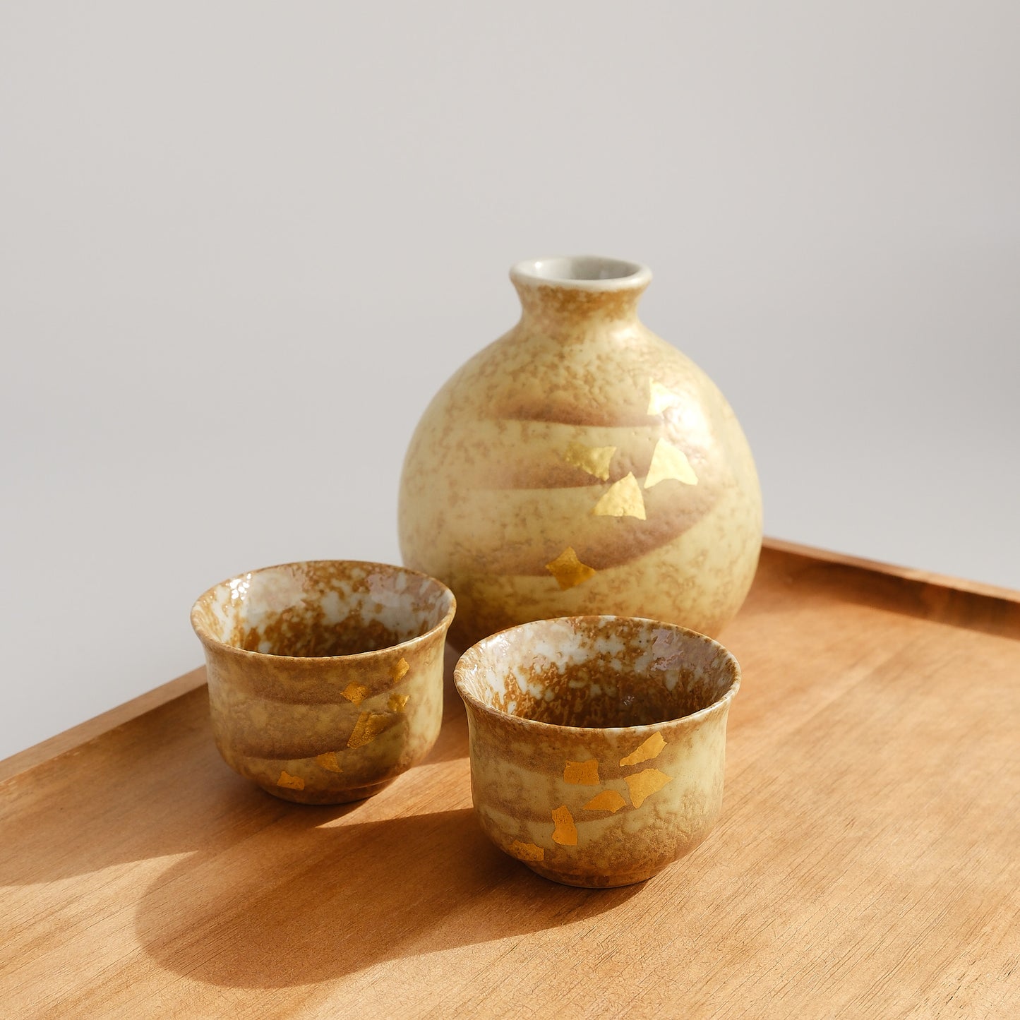 Kutani Ware Japanese Sake Set - Gold Leaf