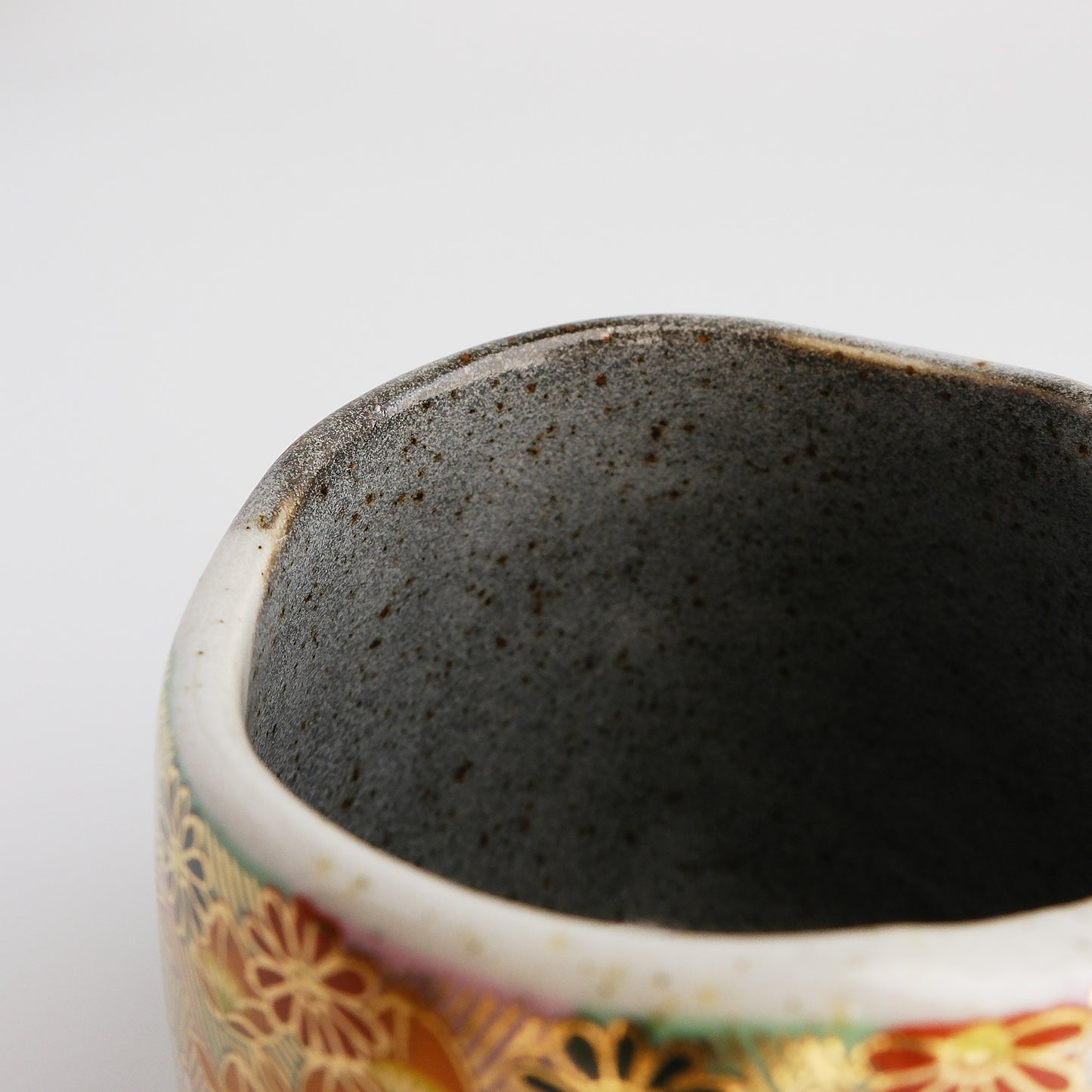 Kutani Ware Japanese Mug Cup - Gold Flower Hanazume
