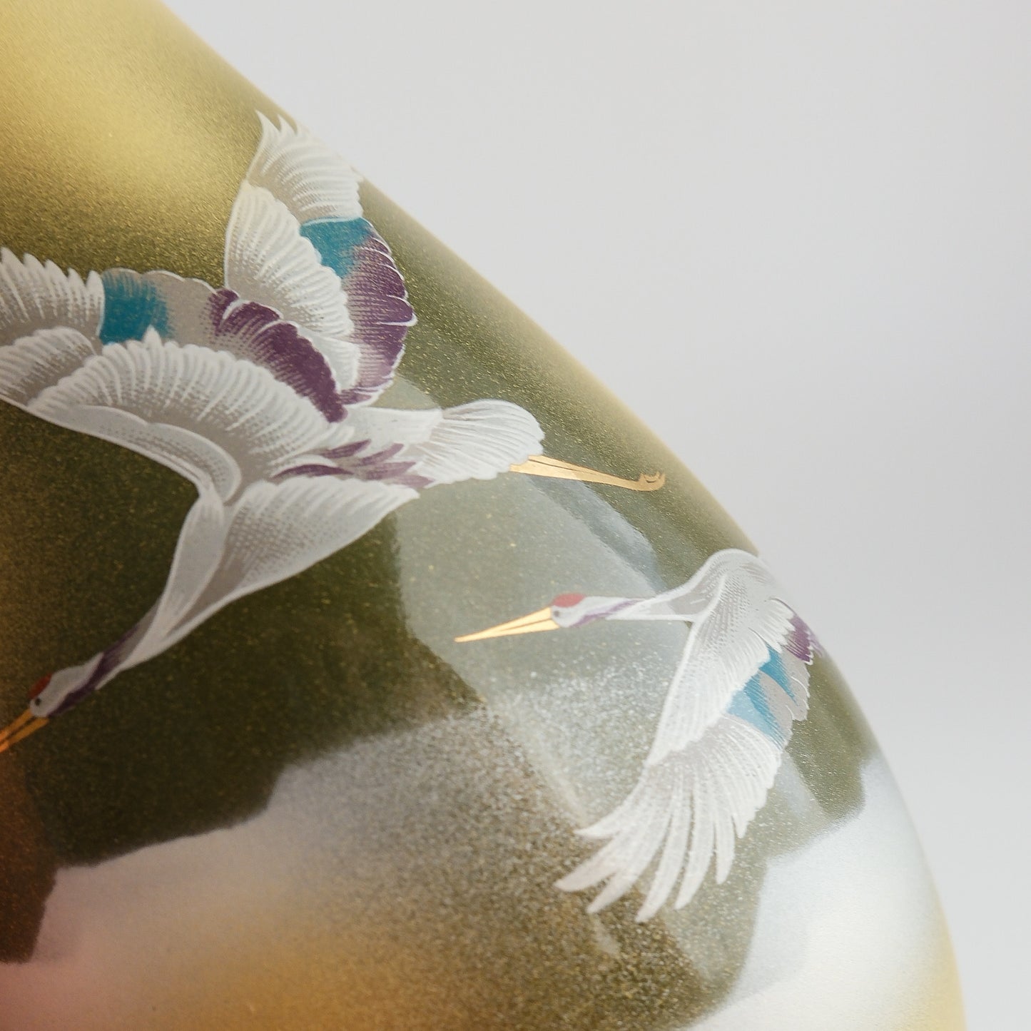 Kutani ware Flower Vase - Cranes in Sea of Clouds