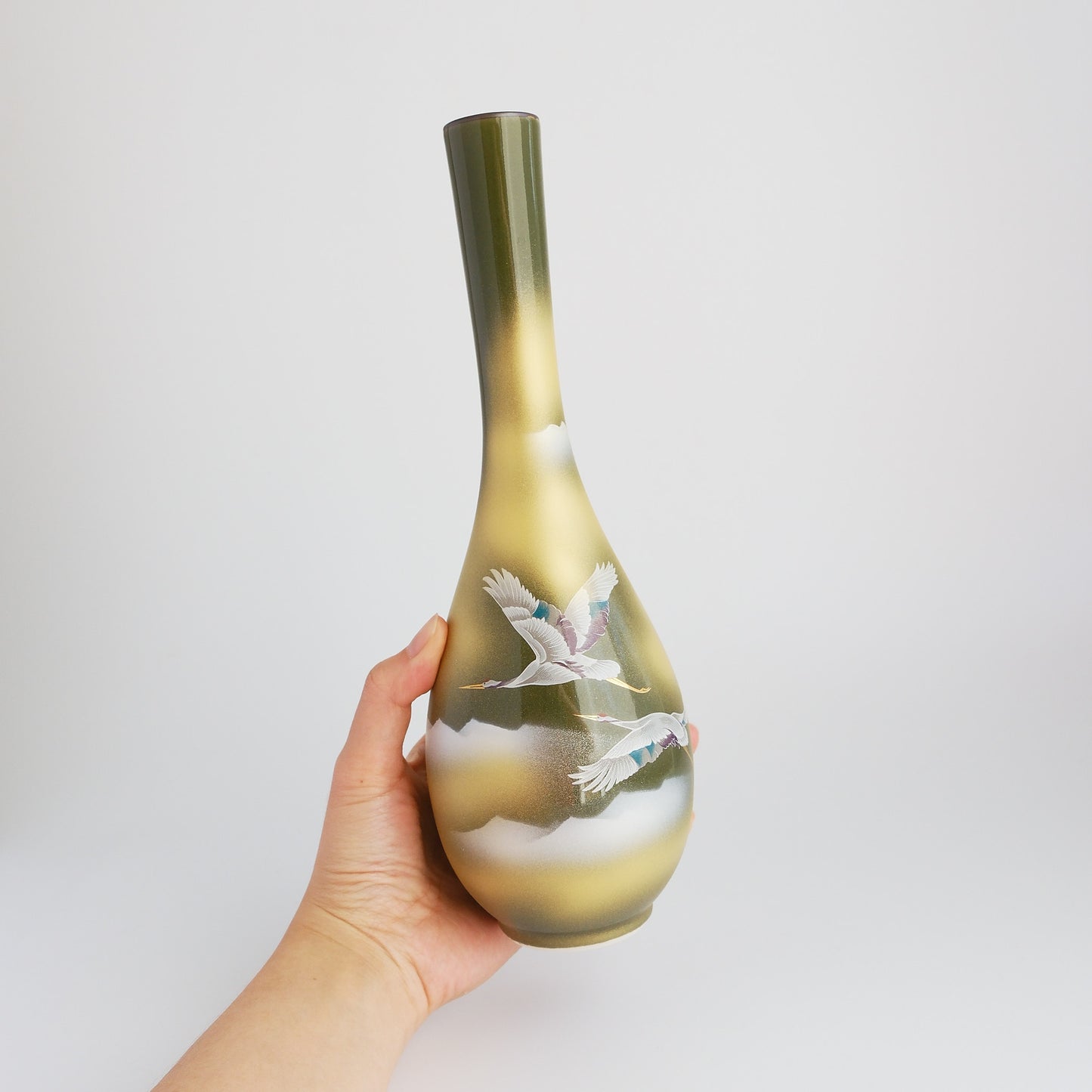 Kutani ware Flower Vase - Cranes in Sea of Clouds