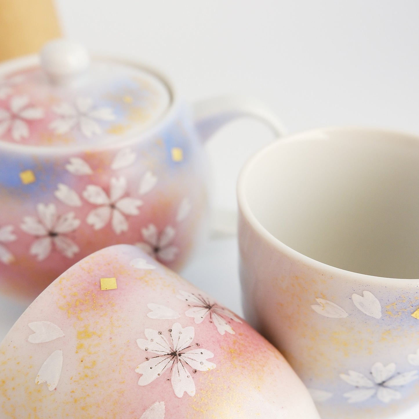 Kutani Ware Yunomi Kyusu Teapot Set - Sakura Flower Dance