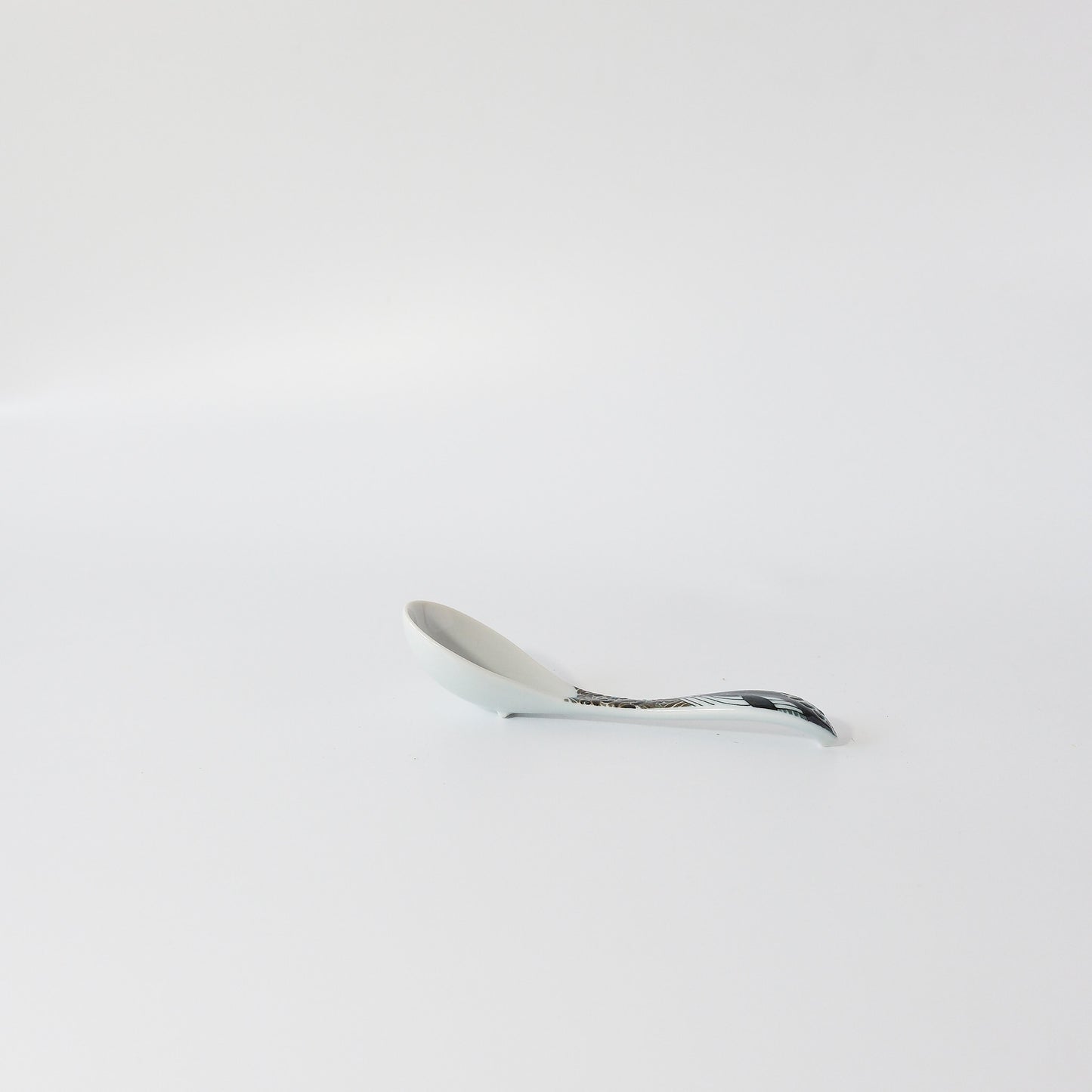 Ramen Noodle Large Spoon 17.5cm - Black Shiranami Whale