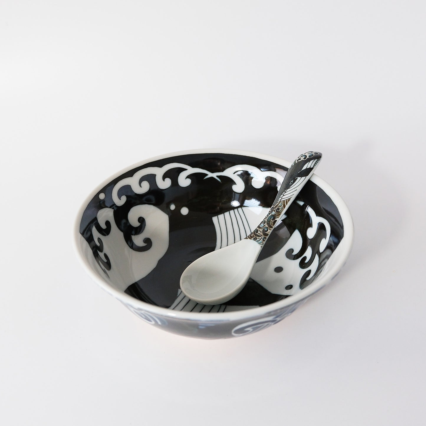 Ramen Noodle Large Spoon 17.5cm - Black Shiranami Whale