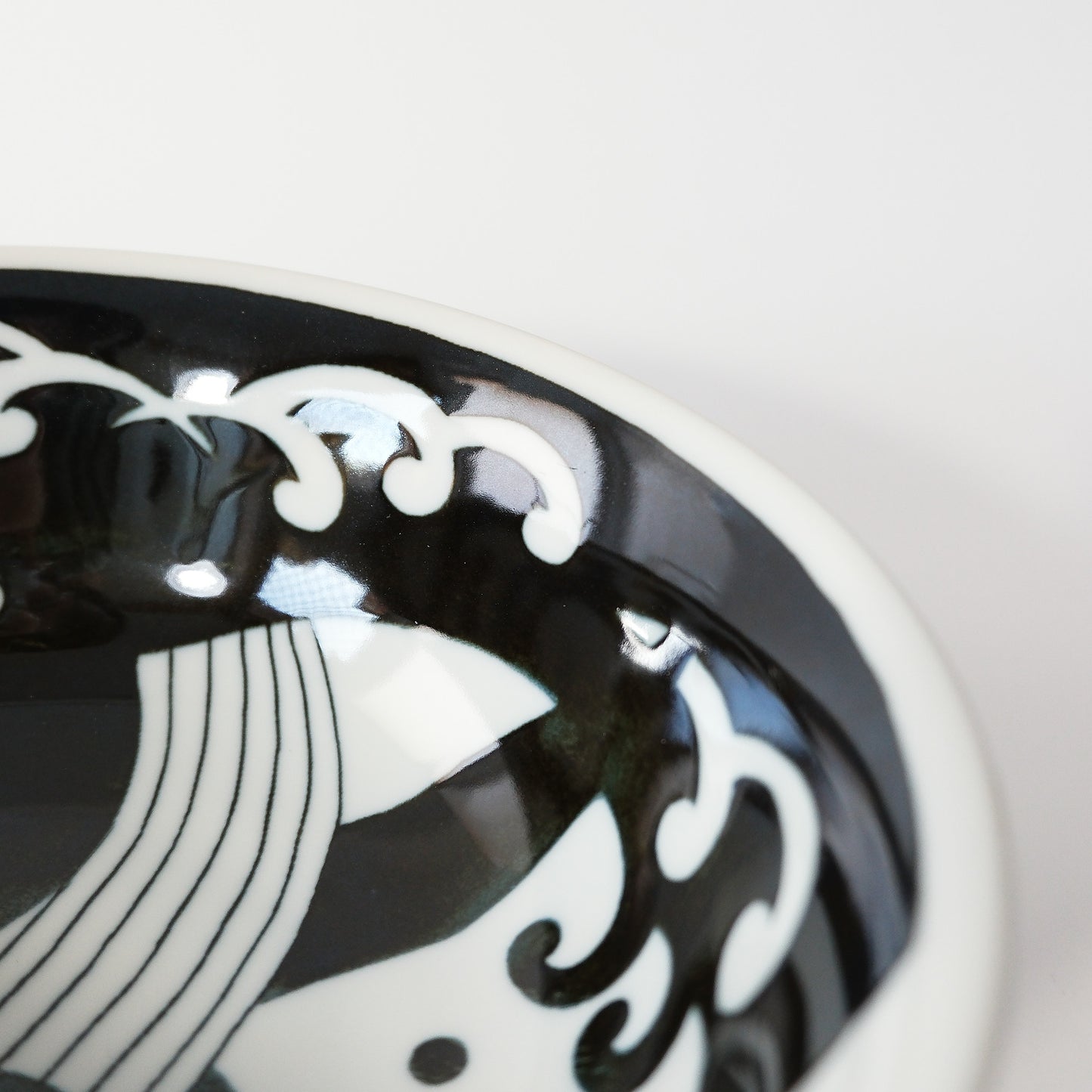 Ramen Noodle Large Bowl 21cm - Shiranami Whale
