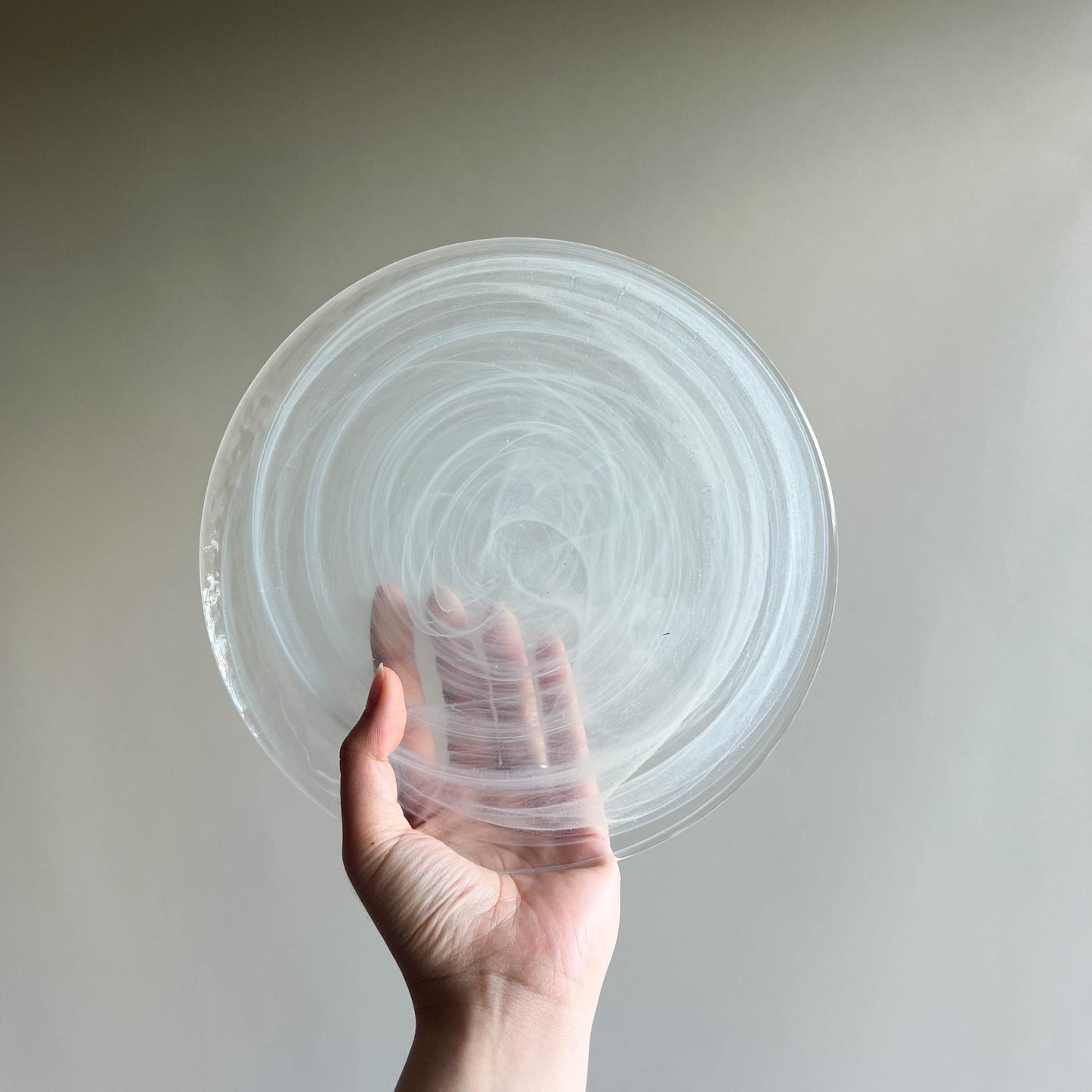 Suiryu Glass Round Plate 21cm / 28cm - White Marble