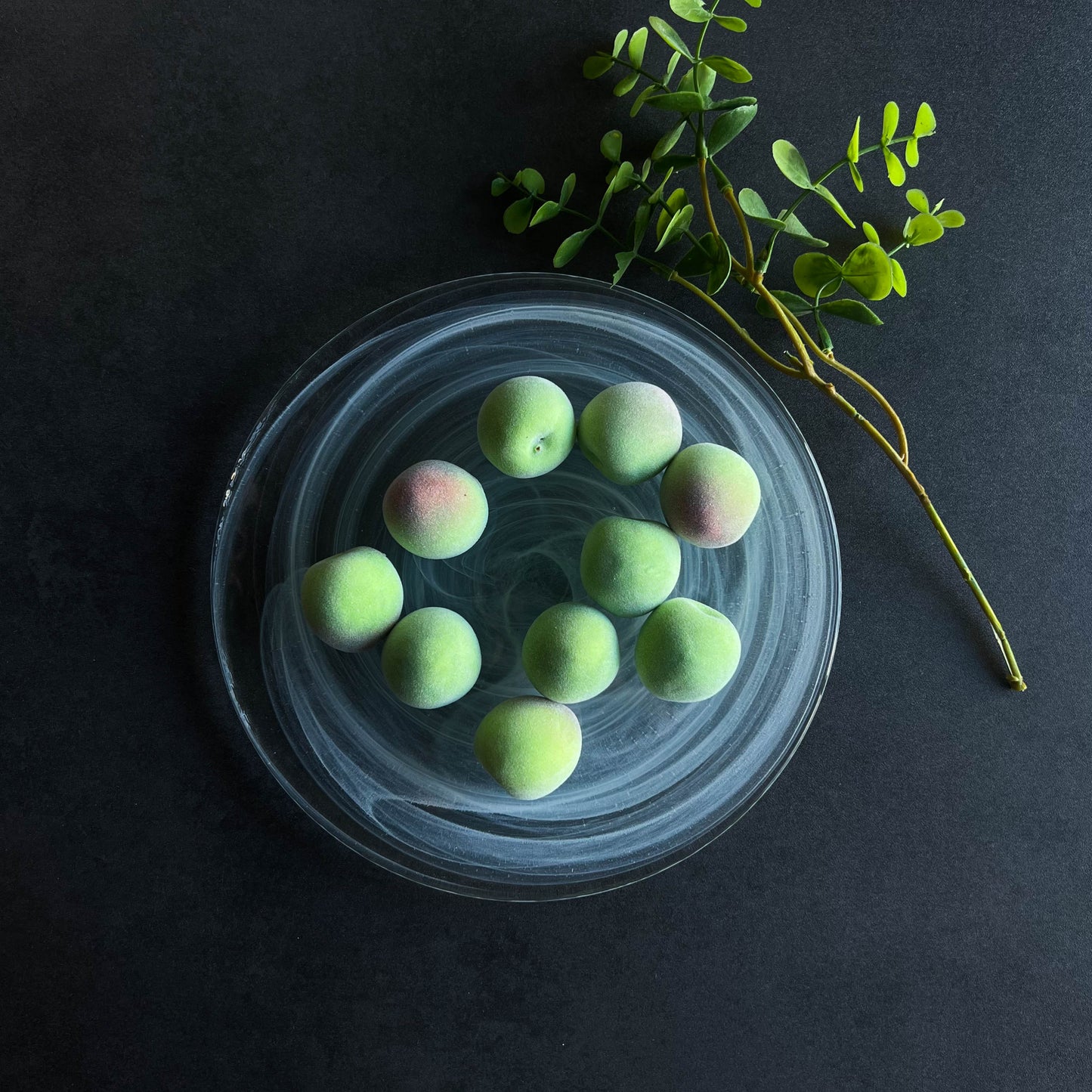 Suiryu Glass Round Plate 21cm / 28cm - White Marble