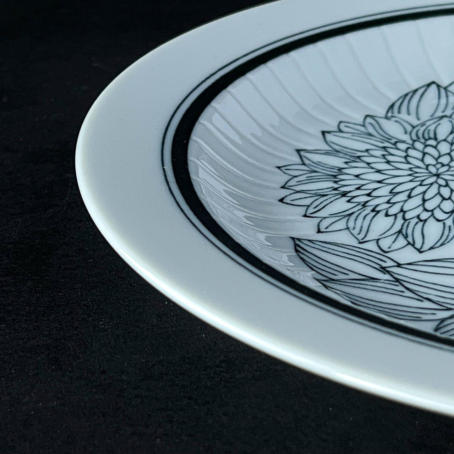 Anticoflower Dinner Plate 24cm - Daisy / Blossom / Bouquet
