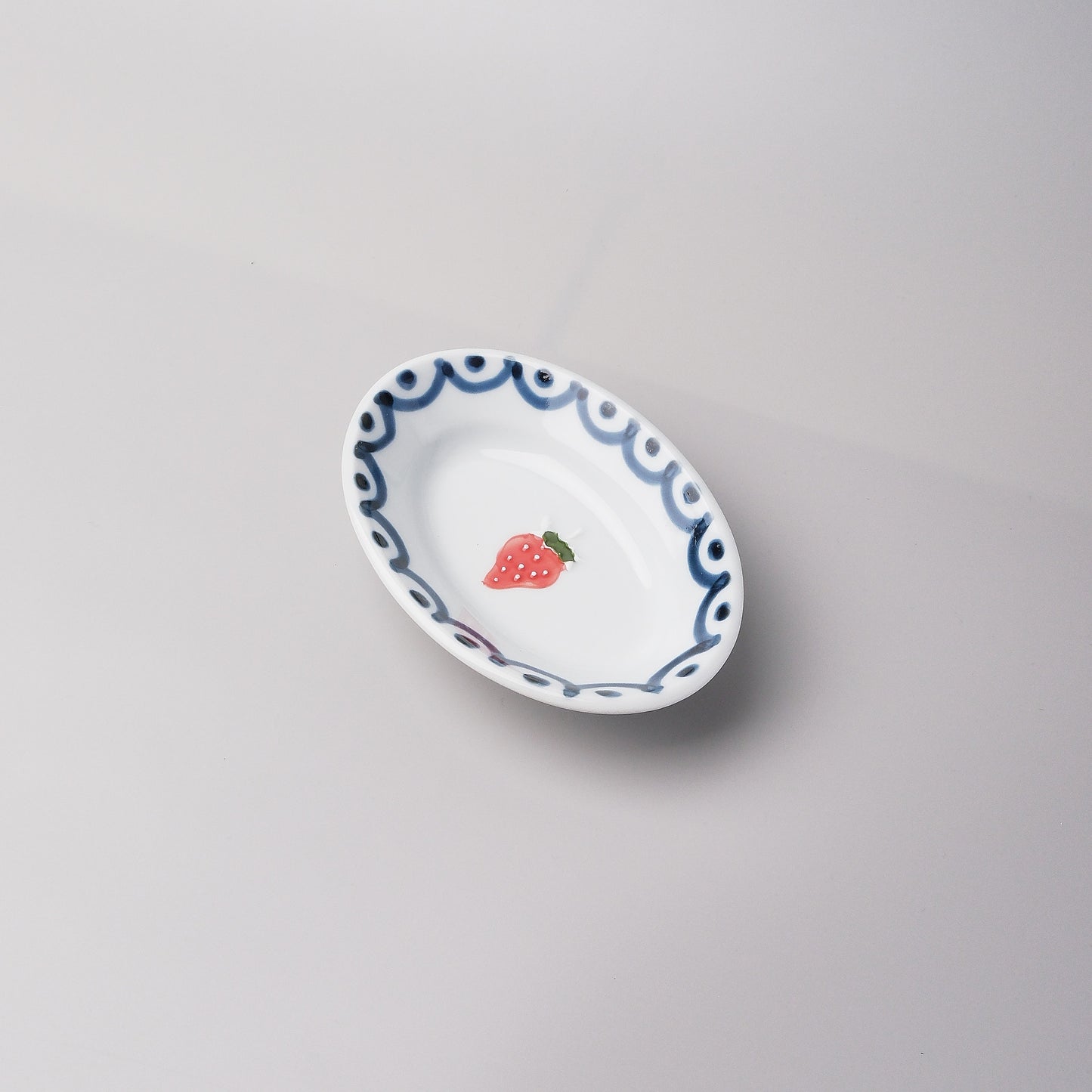 Arita Ware Oval Side Dish Plate 12.5cm - Strawberry