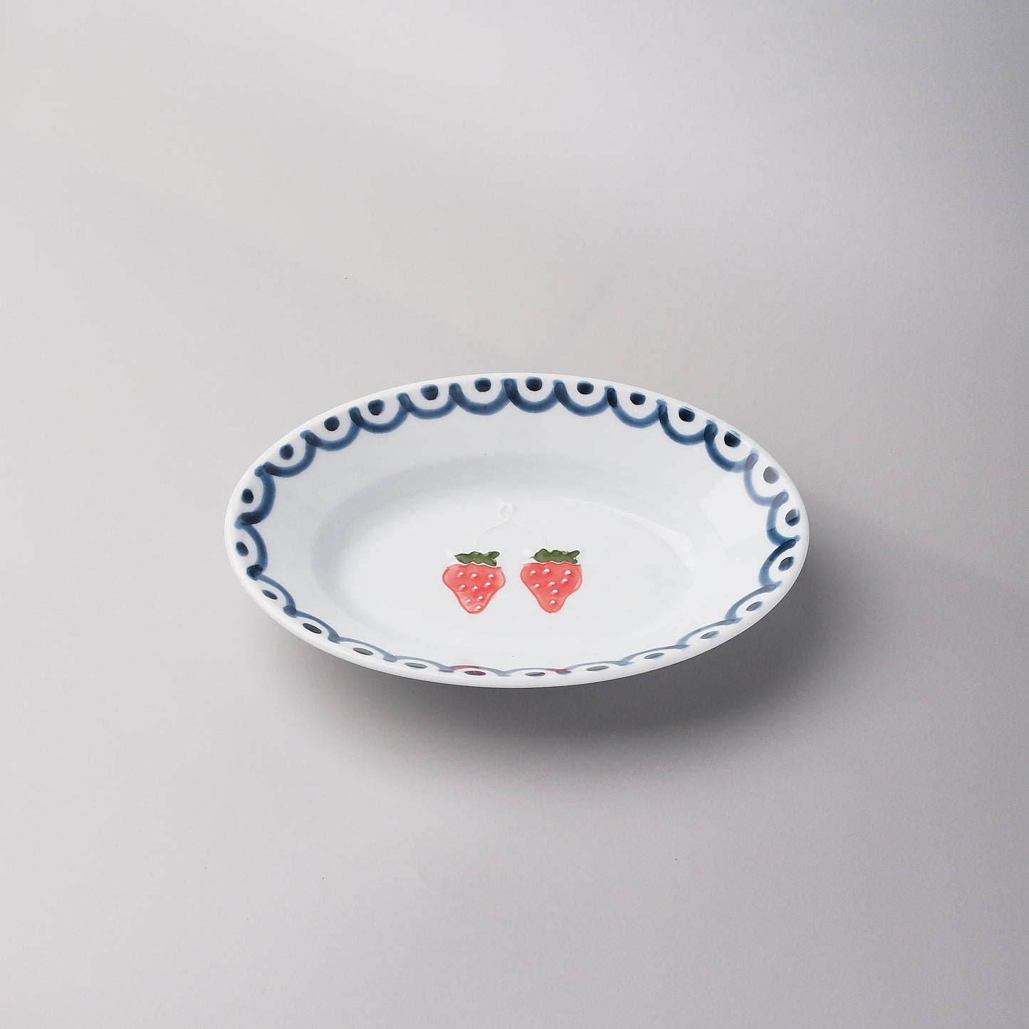 Arita Ware Oval Plate 21cm - Strawberry