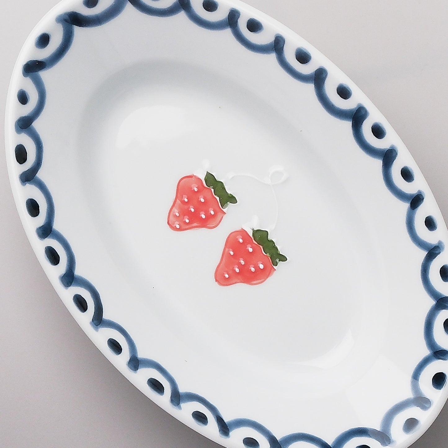 Arita Ware Oval Plate 21cm - Strawberry