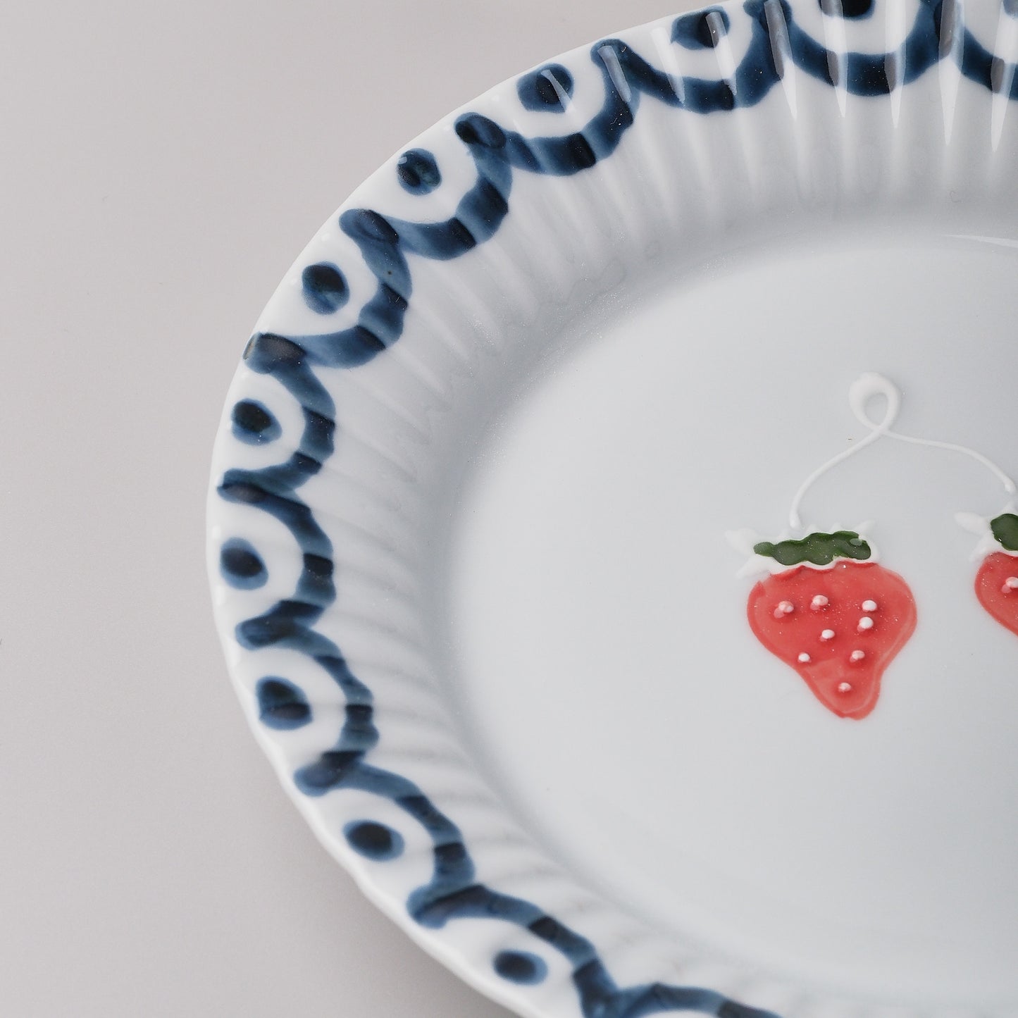 Arita Ware Round Plate 15.5cm - Strawberry