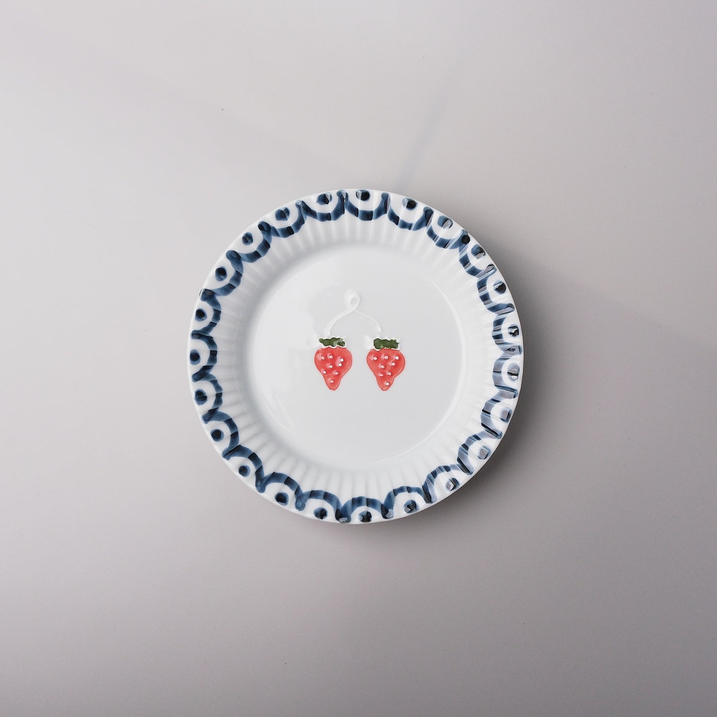 Arita Ware Round Plate 15.5cm - Strawberry
