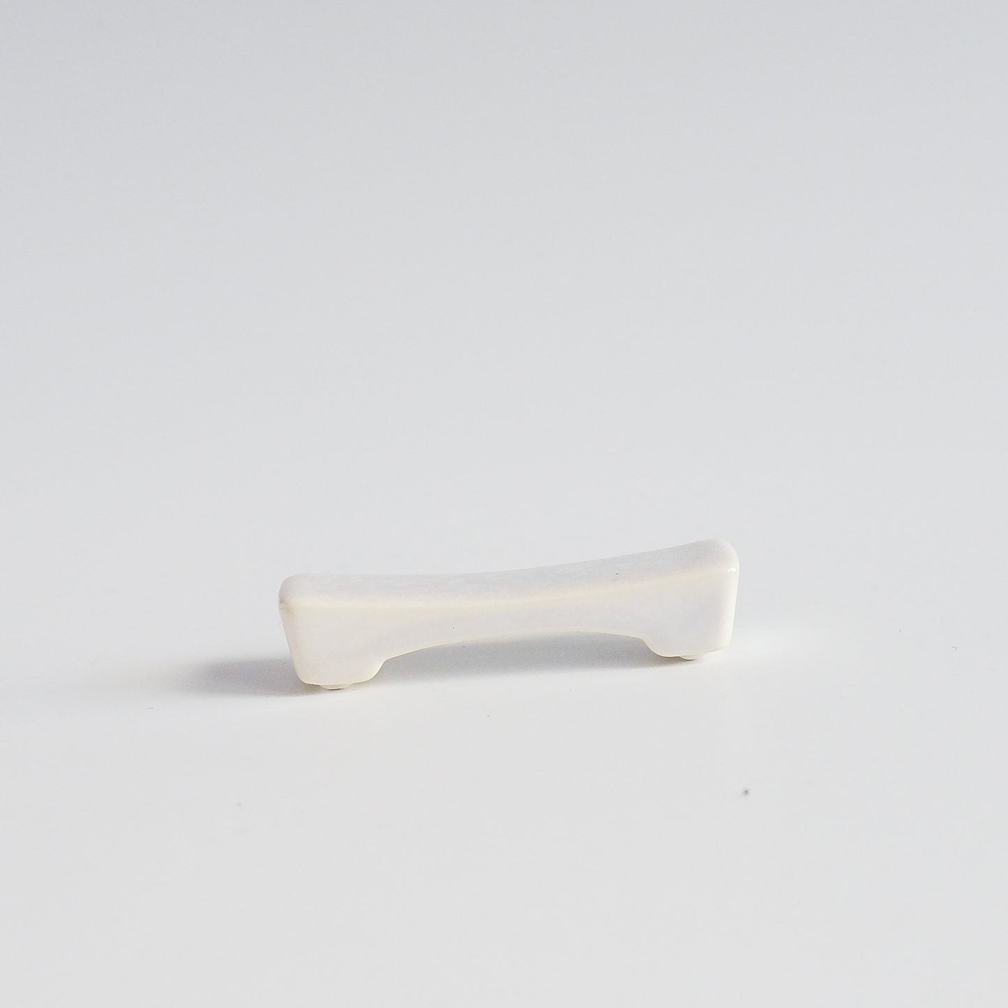 FLEURIR W Chopstick Rest - Crystal White