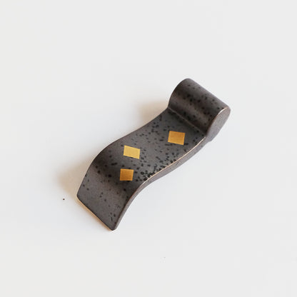 TOUGA Scroll Chopstick Rest - Diamond