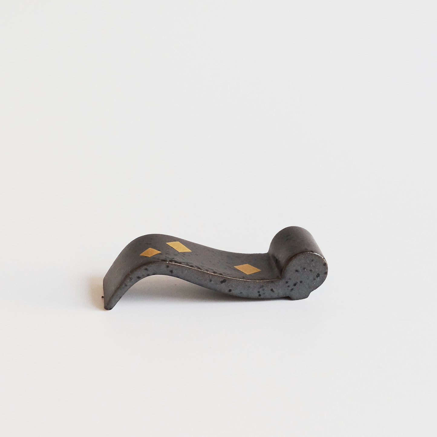 TOUGA Scroll Chopstick Rest - Diamond