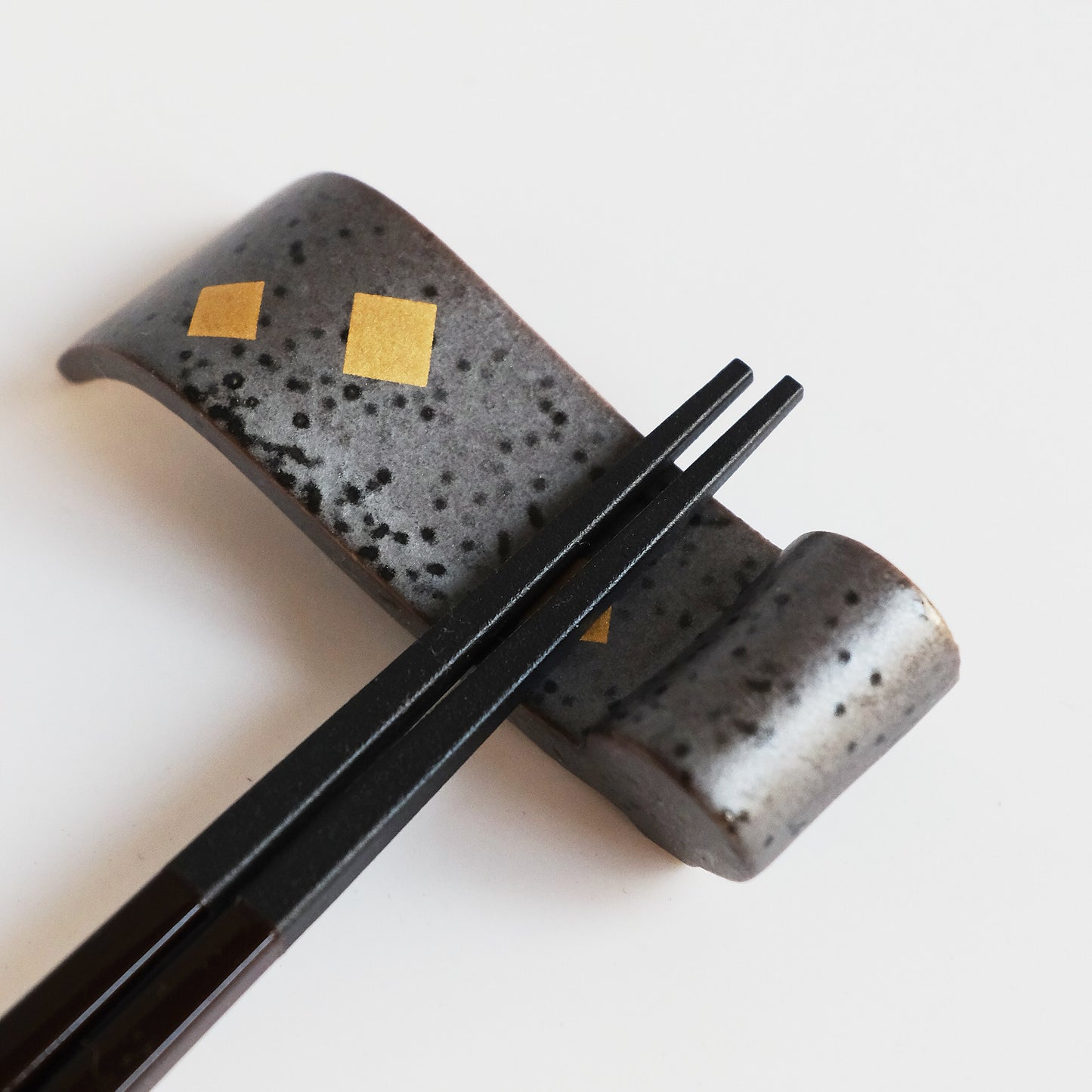 TOUGA Scroll Chopstick Rest - Diamond