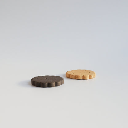 Biscuit Chopstick Rest - Brown / Black