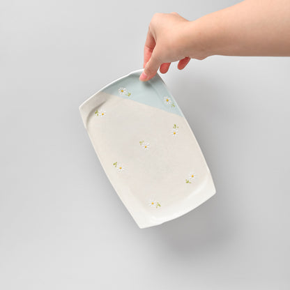Hasami Ware Fuchidori Rectangle Plate - Daisy (Blue)