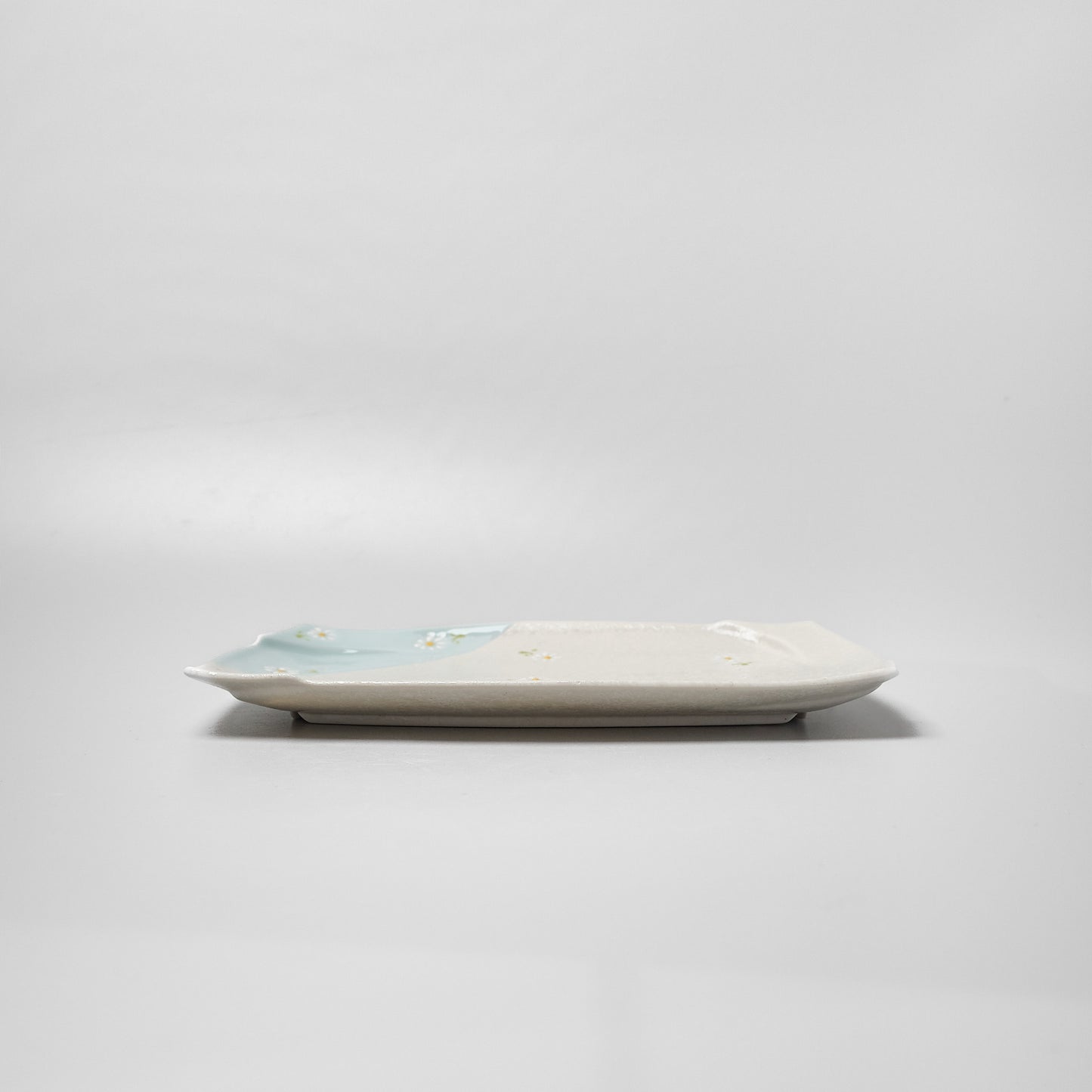 Hasami Ware Fuchidori Rectangle Plate - Daisy (Blue)