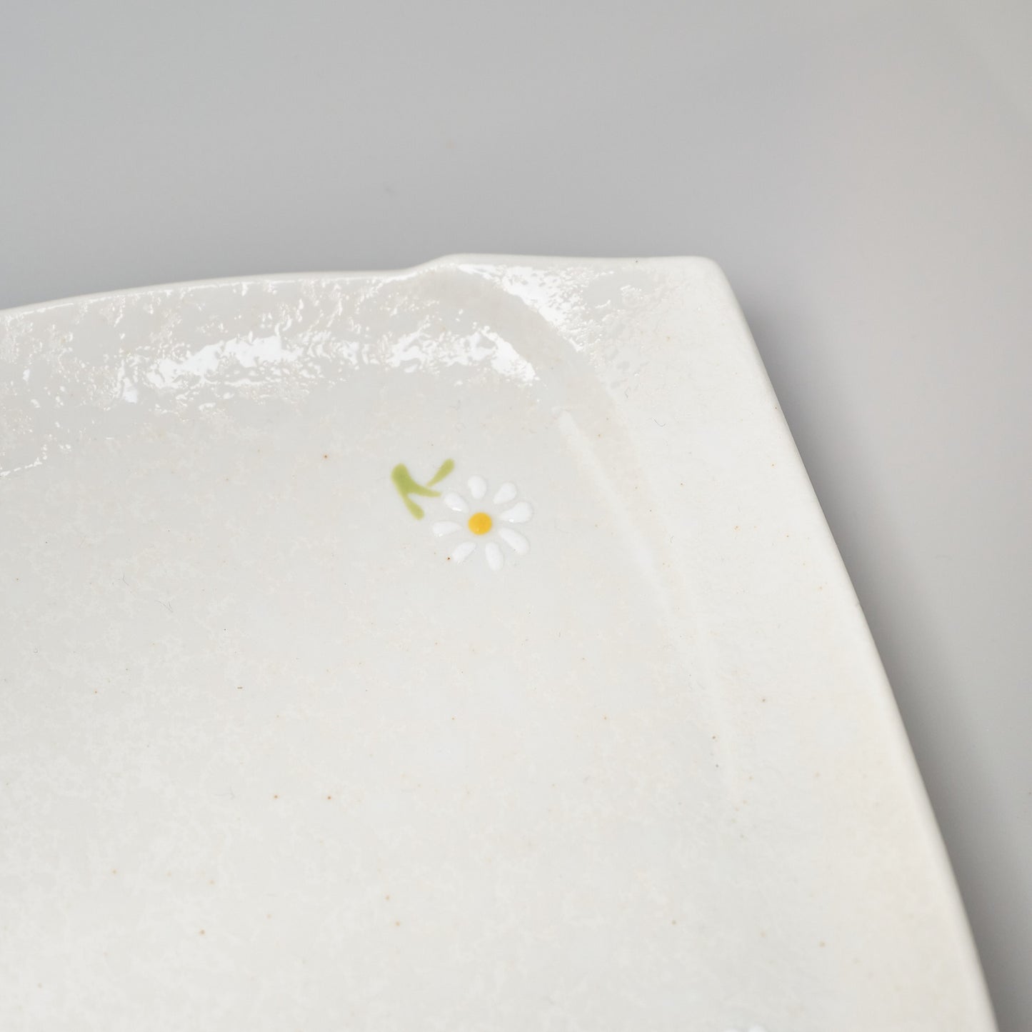 Hasami Ware Fuchidori Rectangle Plate - Daisy (Blue)