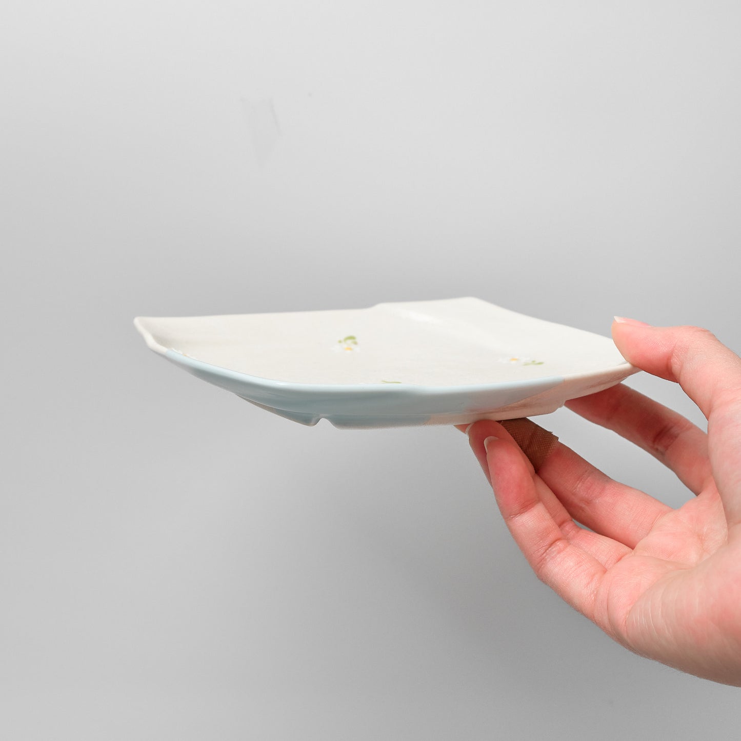 Hasami Ware Fuchidori Square Plate - Daisy (Blue)