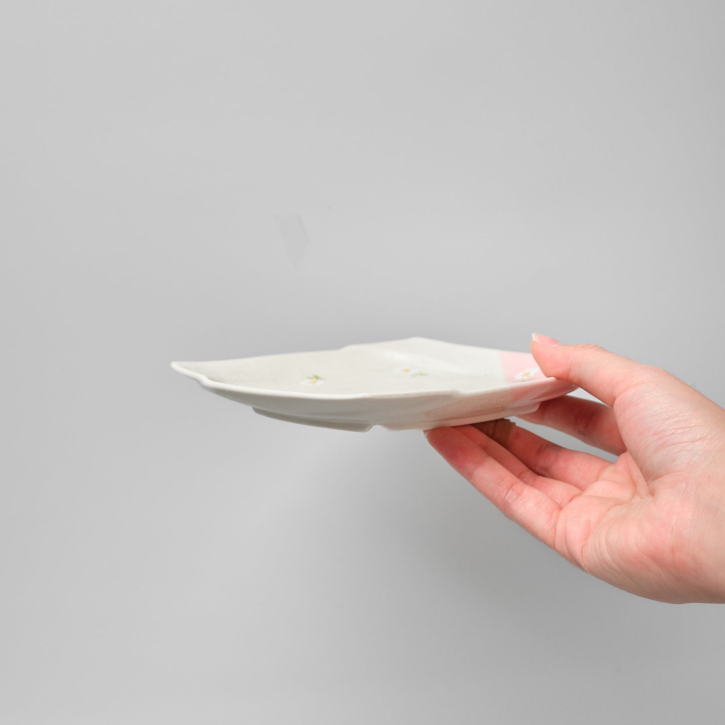 Hasami Ware Fuchidori Square Plate - Daisy (Pink)