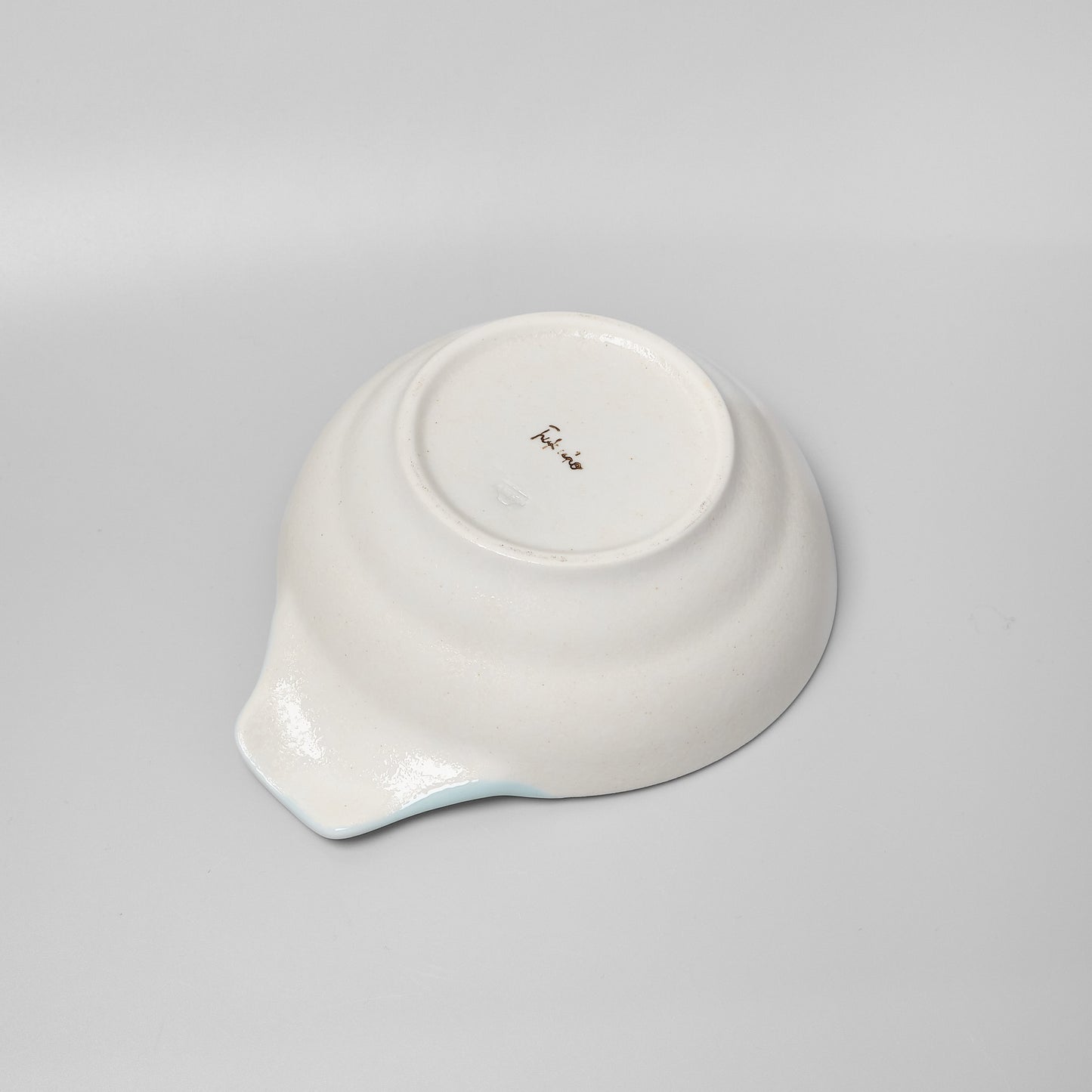 Hasami Ware Serving Bowl with Handle - Daisy (Blue)