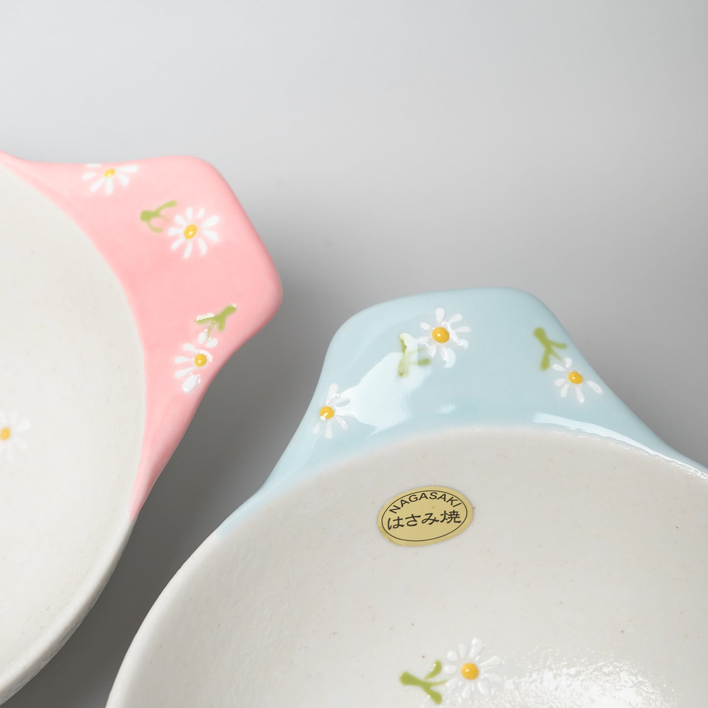 Hasami Ware Serving Bowl with Handle - Daisy (Pink)