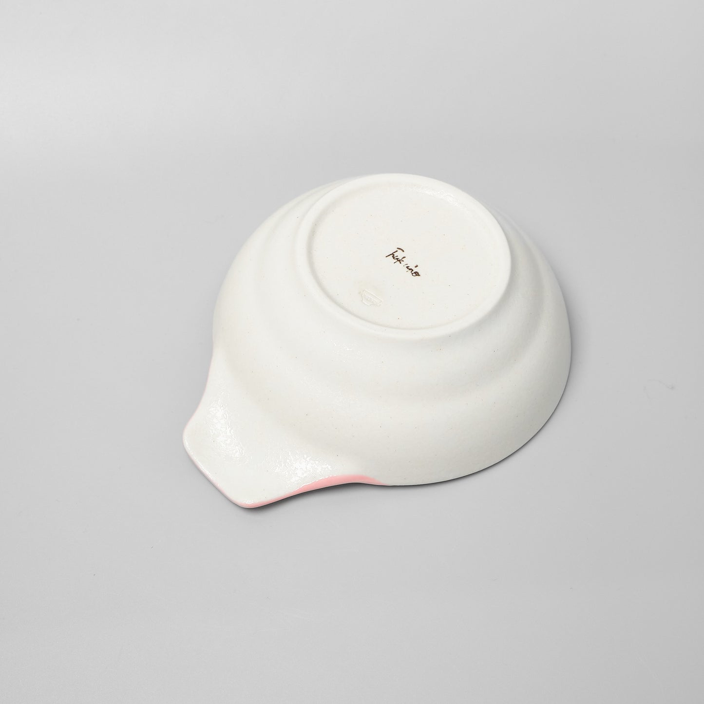 Hasami Ware Serving Bowl with Handle - Daisy (Pink)