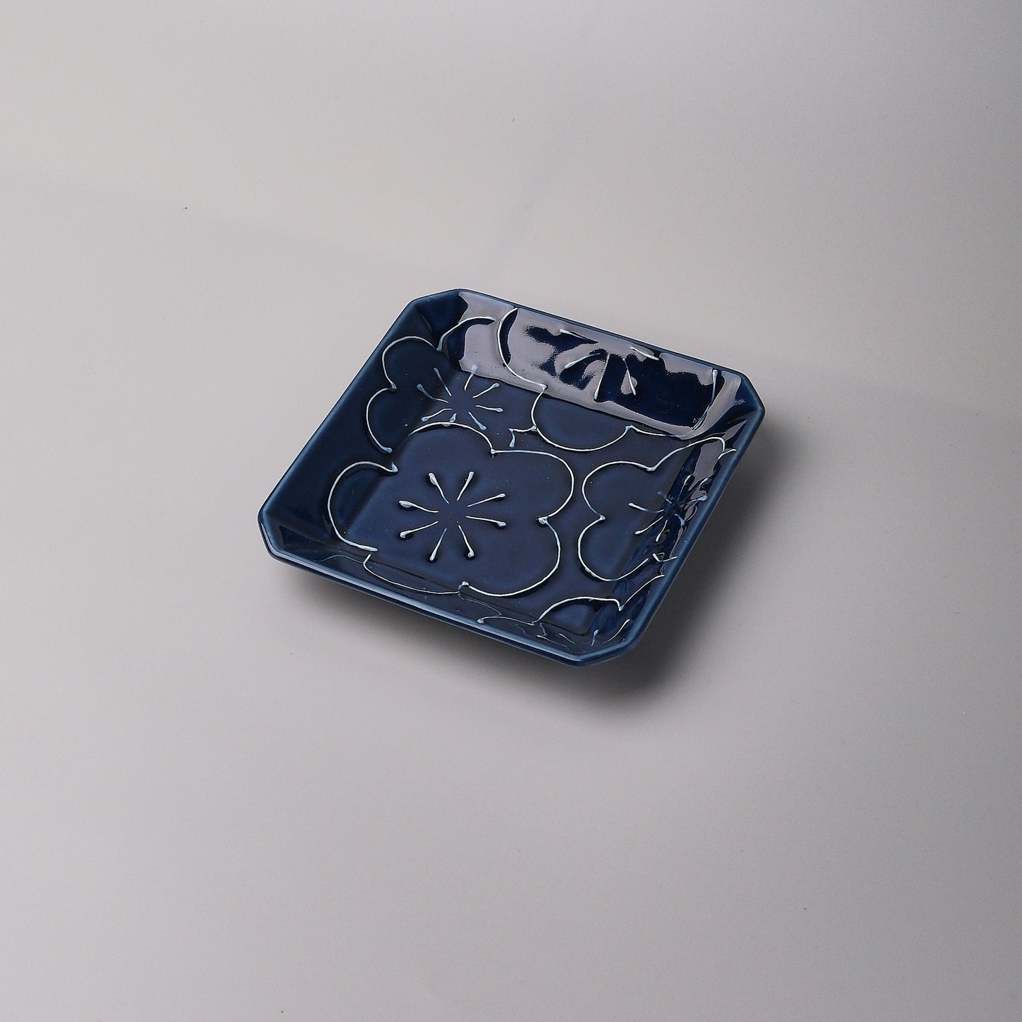 Hasami ware Side Dish Plate - Spring Bloom