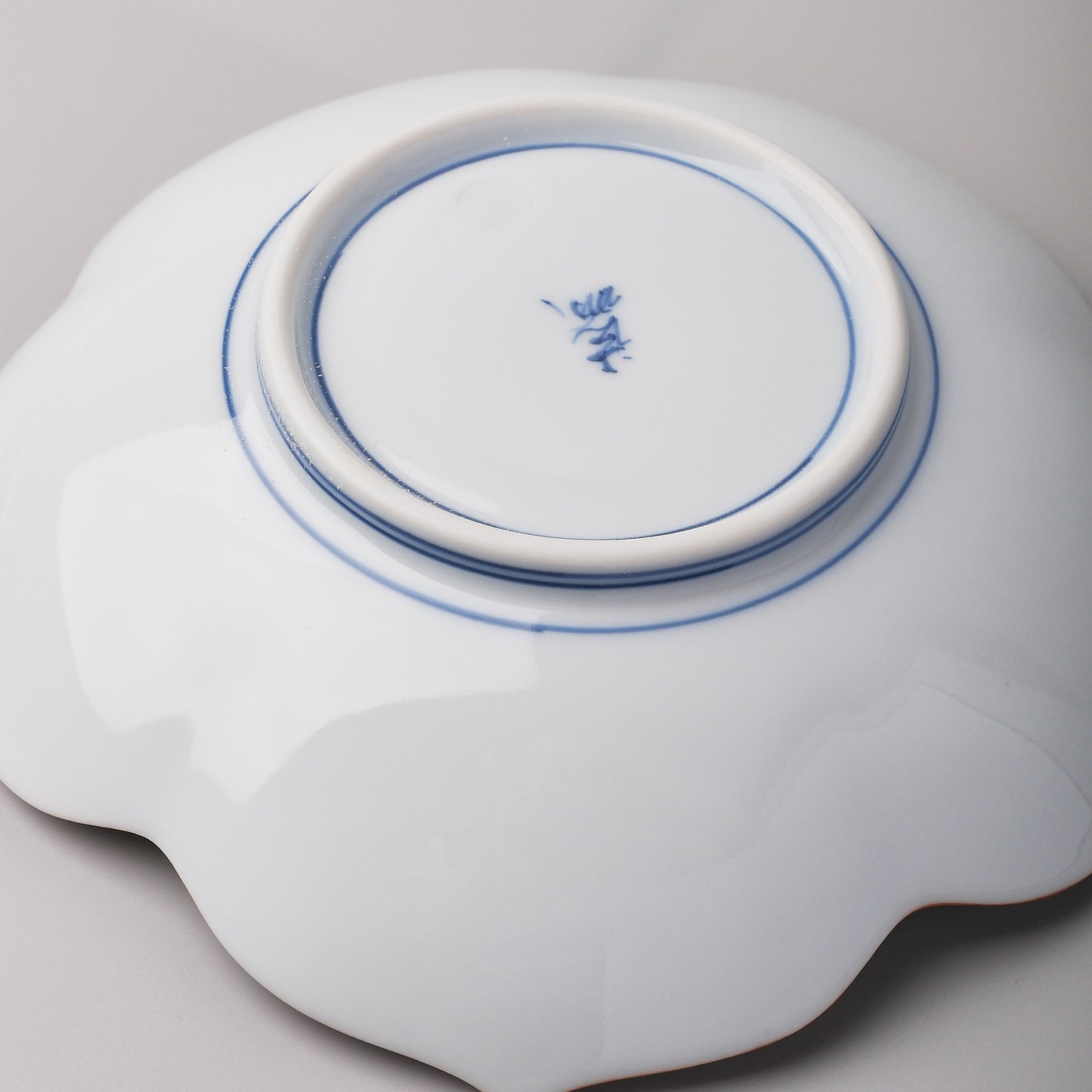 Hasami Ware Shallow Bowl 14.5cm - Bellflower