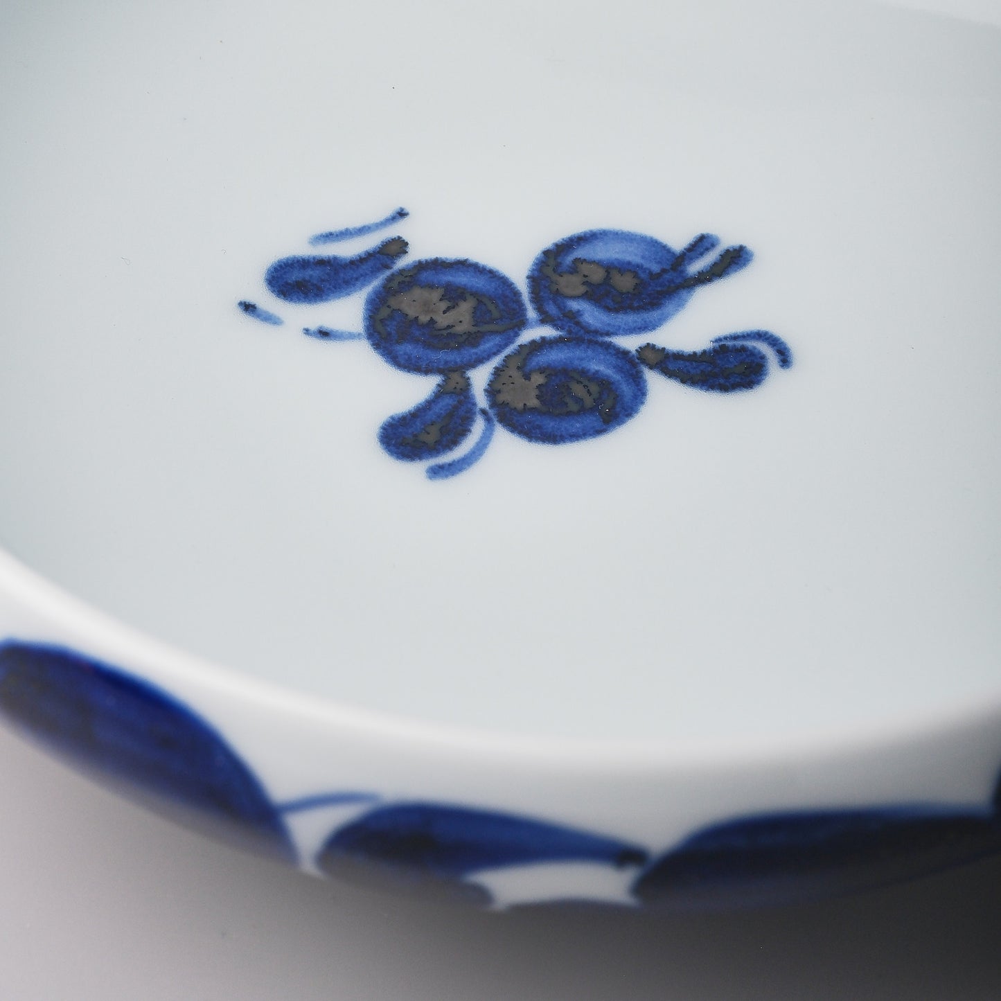 Hasami Ware Shallow Bowl 15.5cm - Blue Floral