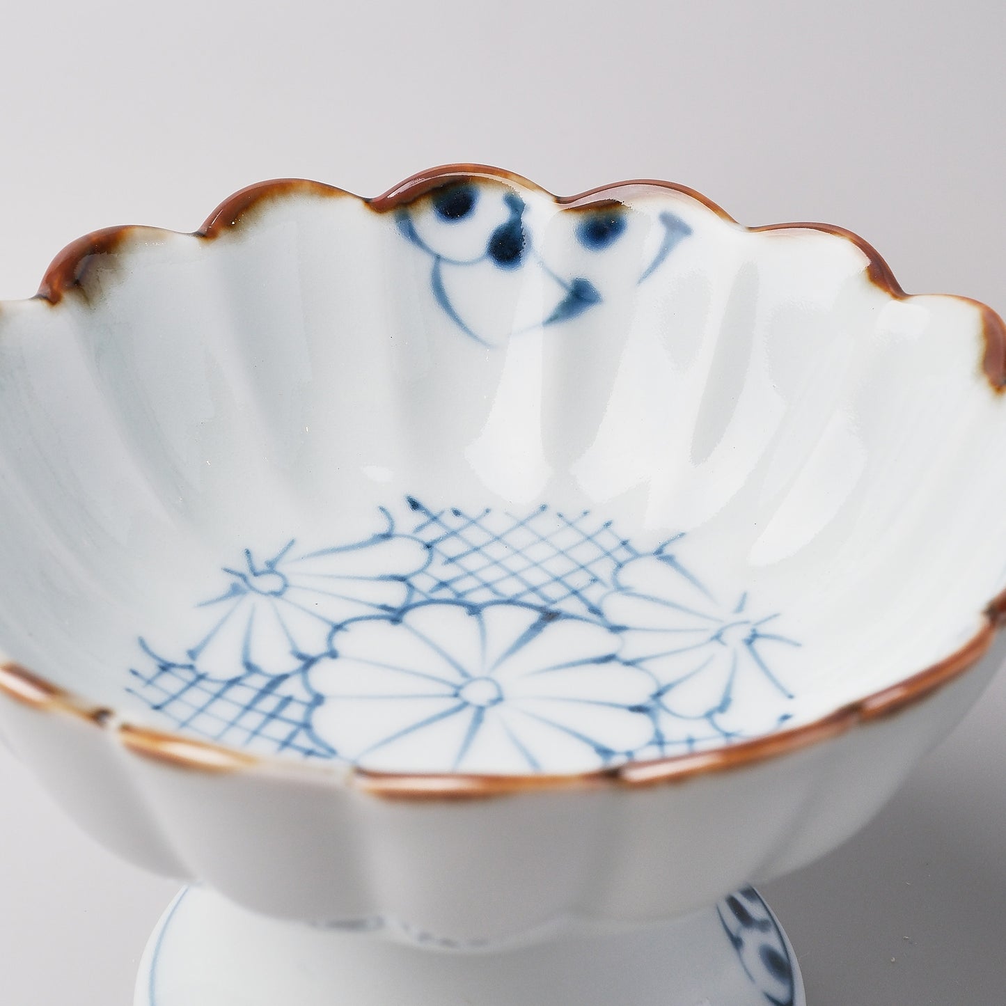 Imari Ware Dessert High Stand Bowl 11cm - Chrysanthemum