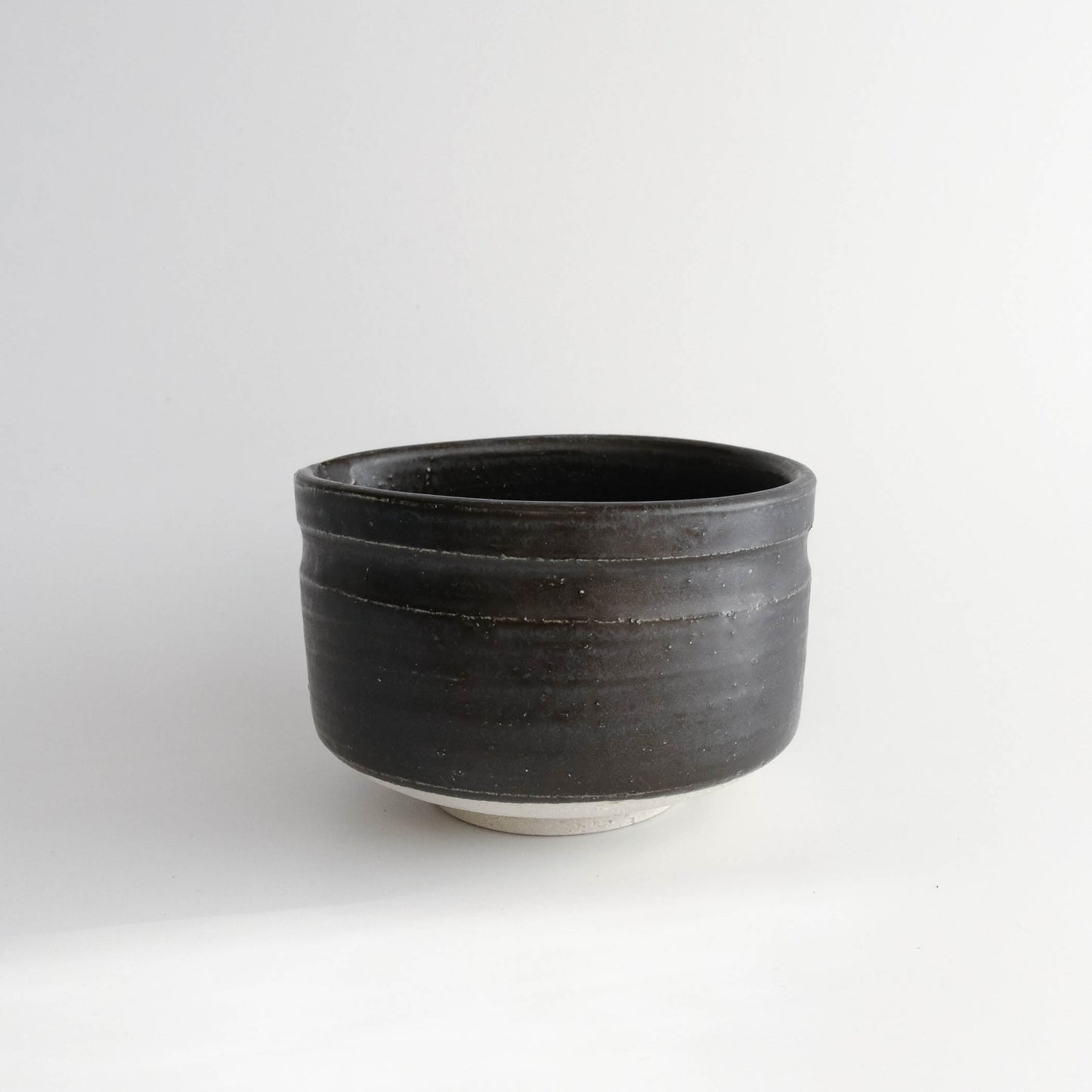 Matcha Bowl with Spout (Large) - Black Kuro