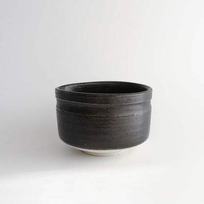 Matcha Bowl with Spout (Large) - Black Kuro