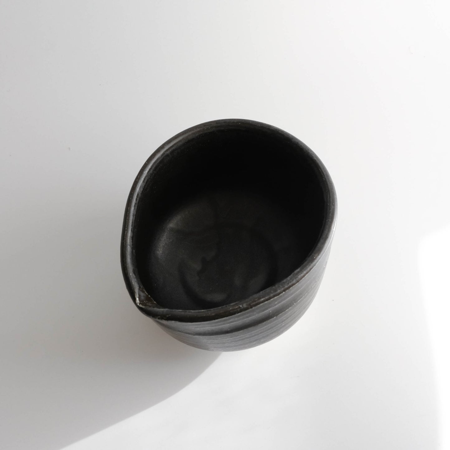 Matcha Bowl with Spout (Large) - Black Kuro