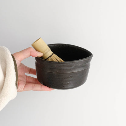 Matcha Bowl with Spout (Large) - Black Kuro