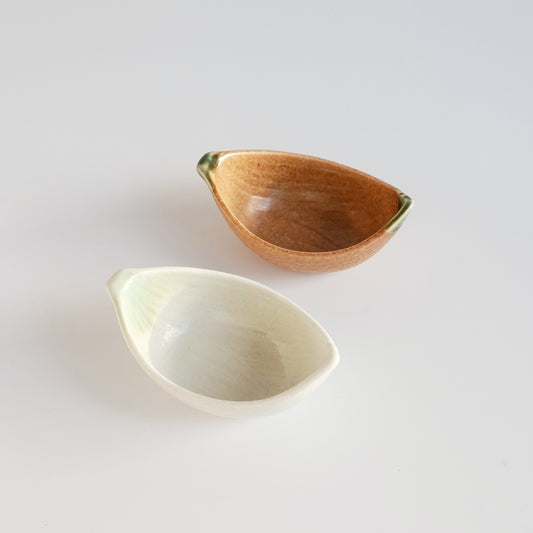 Leaf Shaped Petit Sauce Dish - Beige / Brown