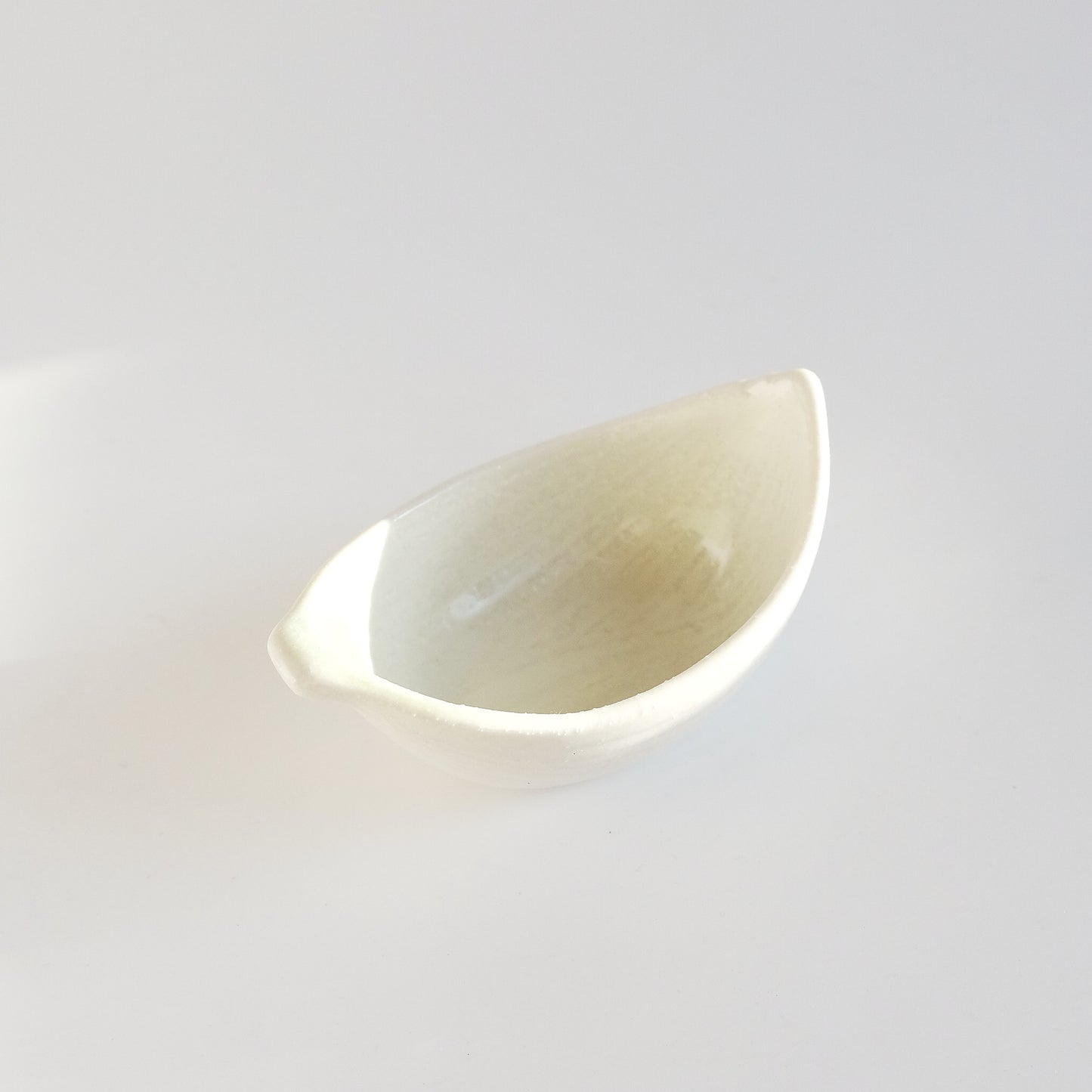 Leaf Shaped Petit Sauce Dish - Beige / Brown
