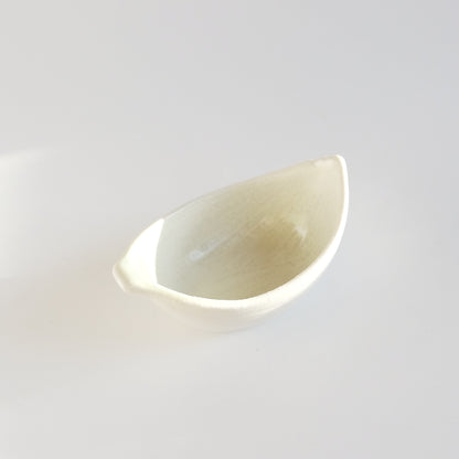Leaf Shaped Petit Sauce Dish - Beige / Brown