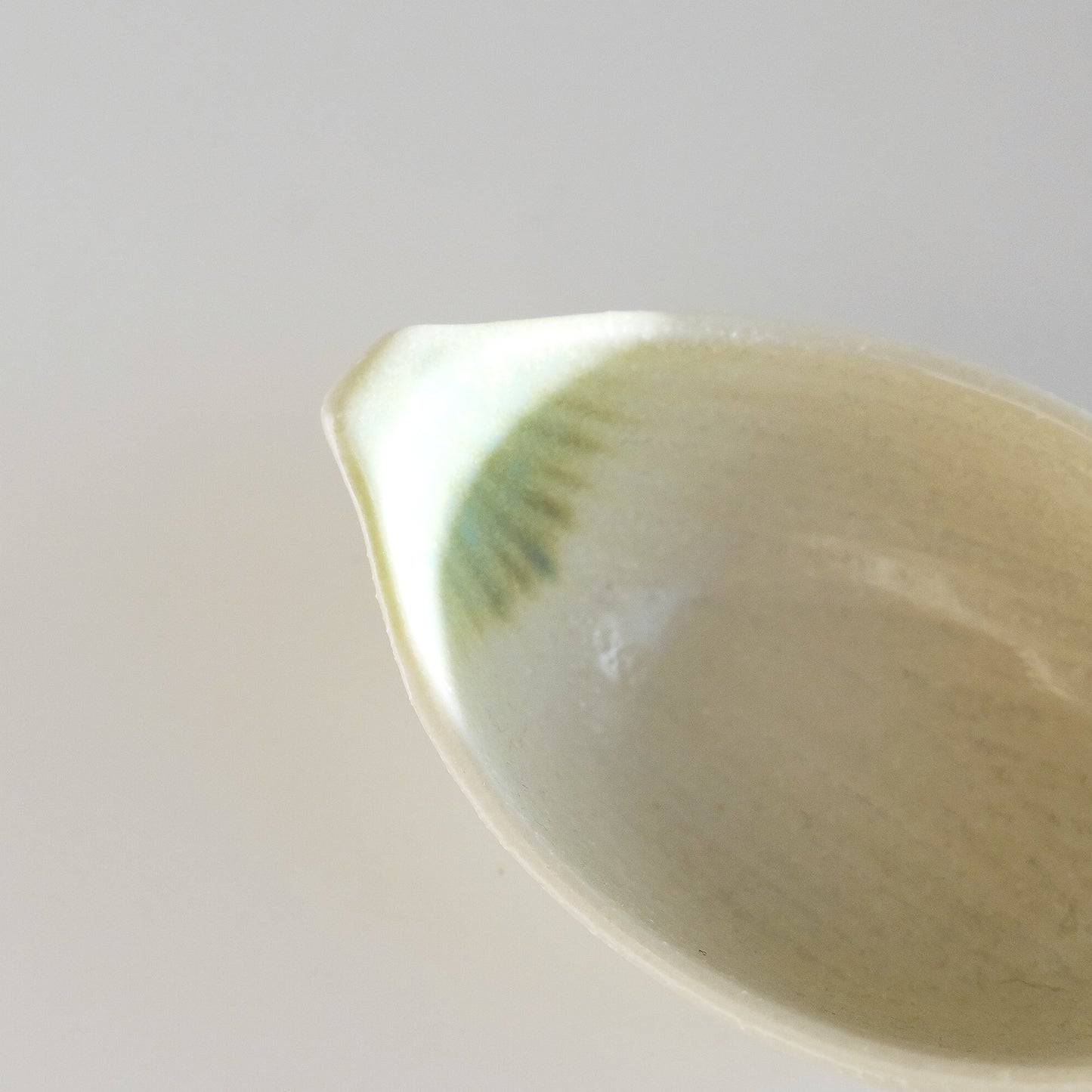 Leaf Shaped Petit Sauce Dish - Beige / Brown